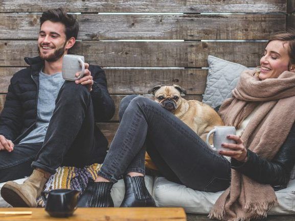 Auf die Nächte, die zu Morgenstunden wurden und die Freunde, die zur Familie werden. Auf die Nächte, die zu Morgenstunden wurden und die Freunde, die zur Familie werden.