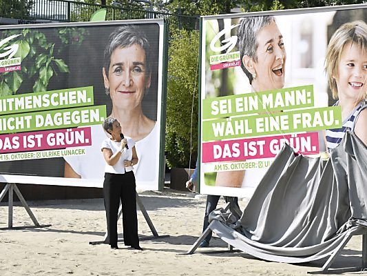 Spitzenkandidatin Ulrike Lunacek präsentierte die Plakate