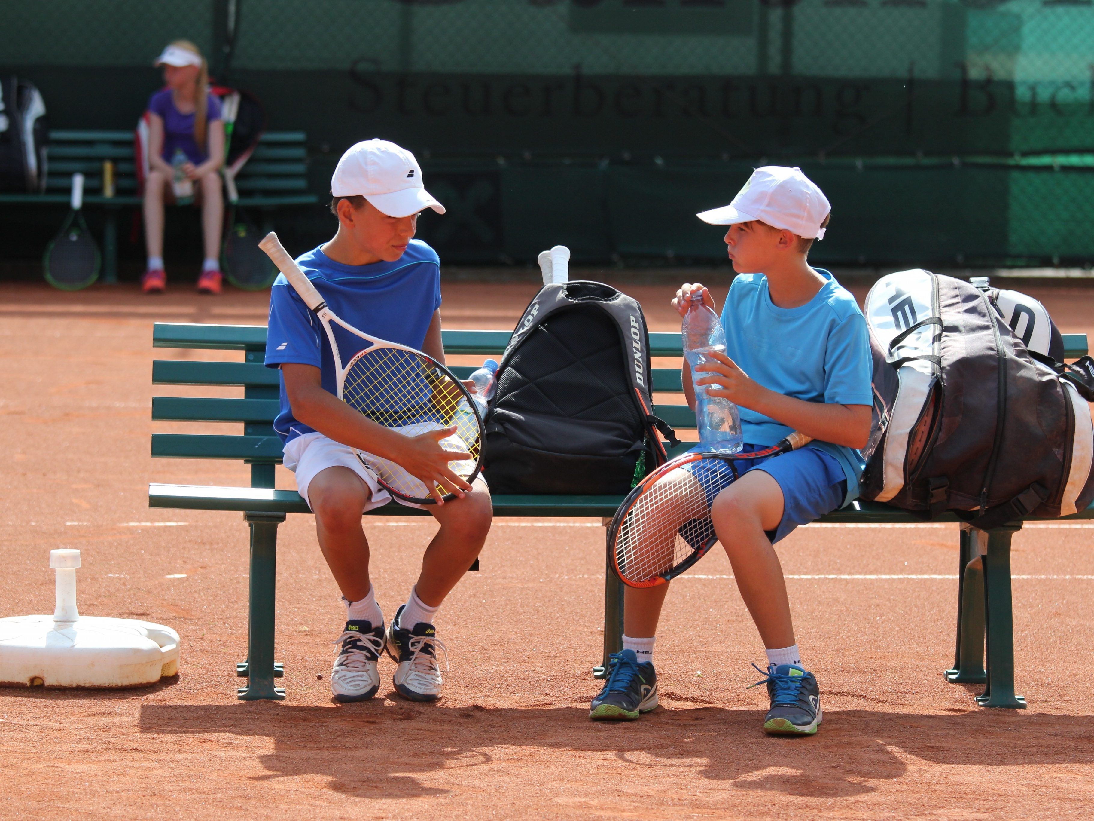 Wie diese beiden Nachwuchs-Tennisspieler trat auch Dominic Thiem auf der European Junior Tour an. Wie diese beiden Nachwuchs-Tennisspieler trat auch Dominic Thiem auf der European Junior Tour an.