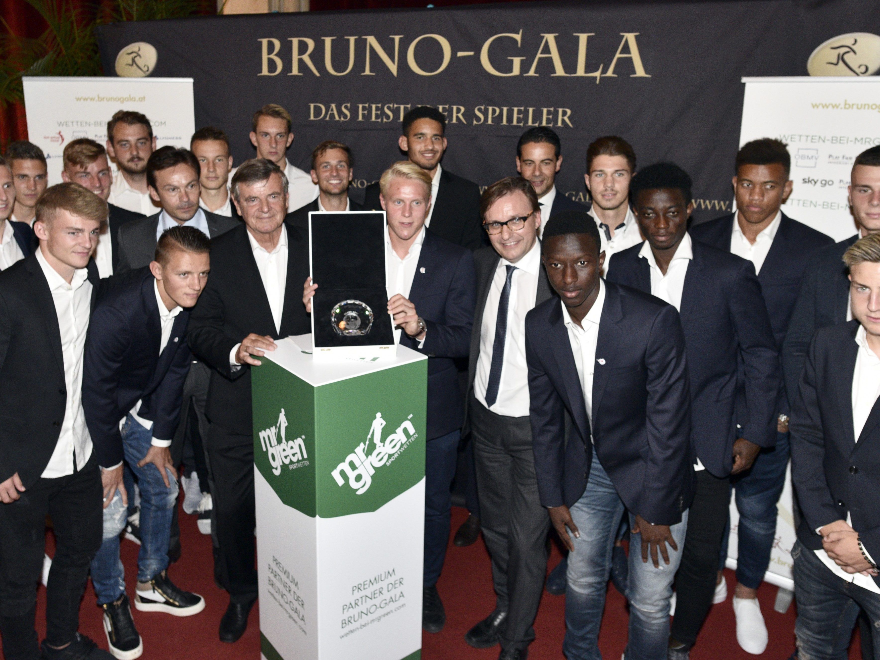 Bei der Bruno-Gala wurden die Auszeichnungen der vergangenen Fußball-Saison in Österreich vergeben. Bei der Bruno-Gala wurden die Auszeichnungen der vergangenen Fußball-Saison in Österreich vergeben.