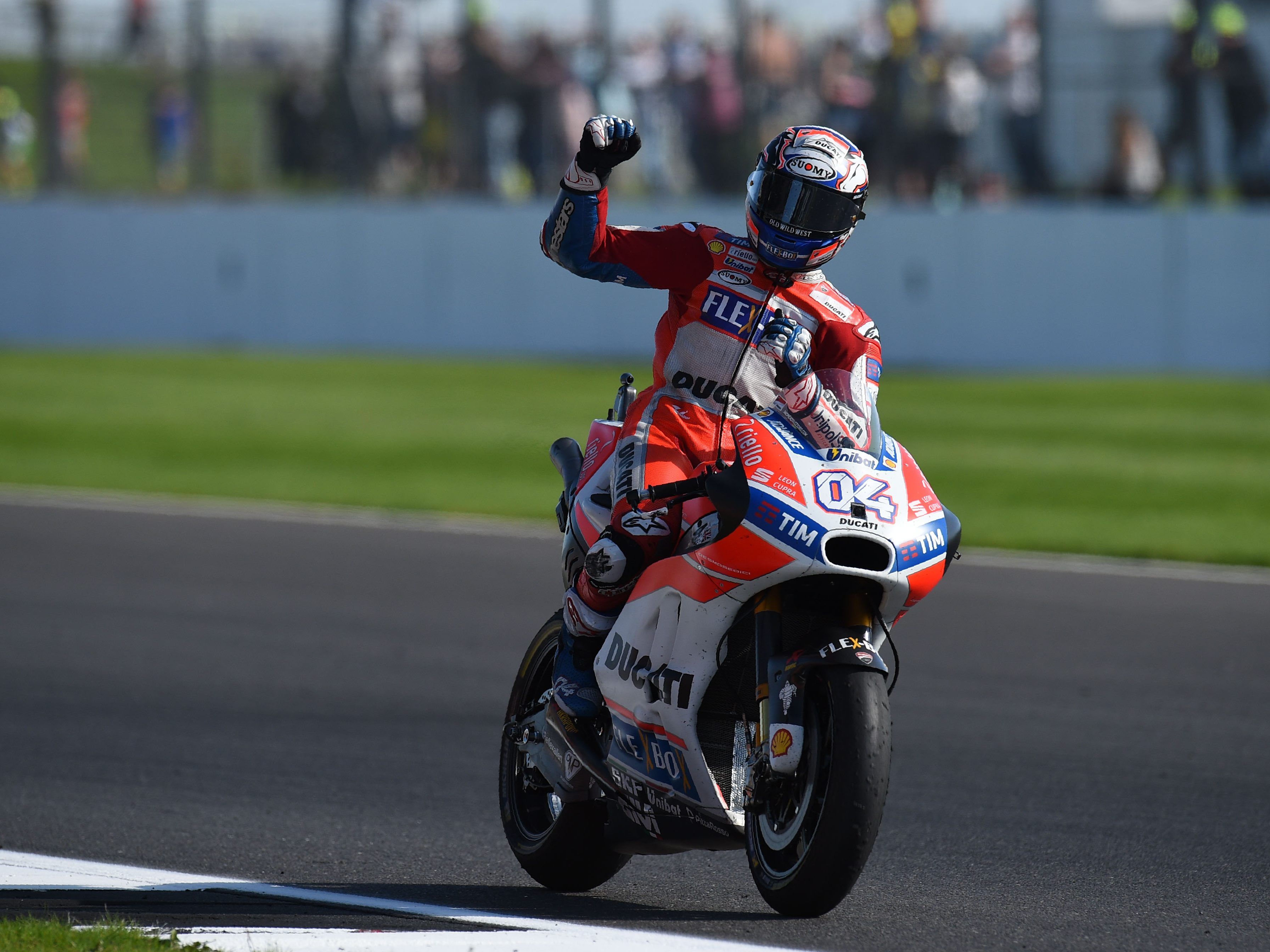 Andrea Dovizioso holte sich den Sieg in Silverstone. Andrea Dovizioso holte sich den Sieg in Silverstone.