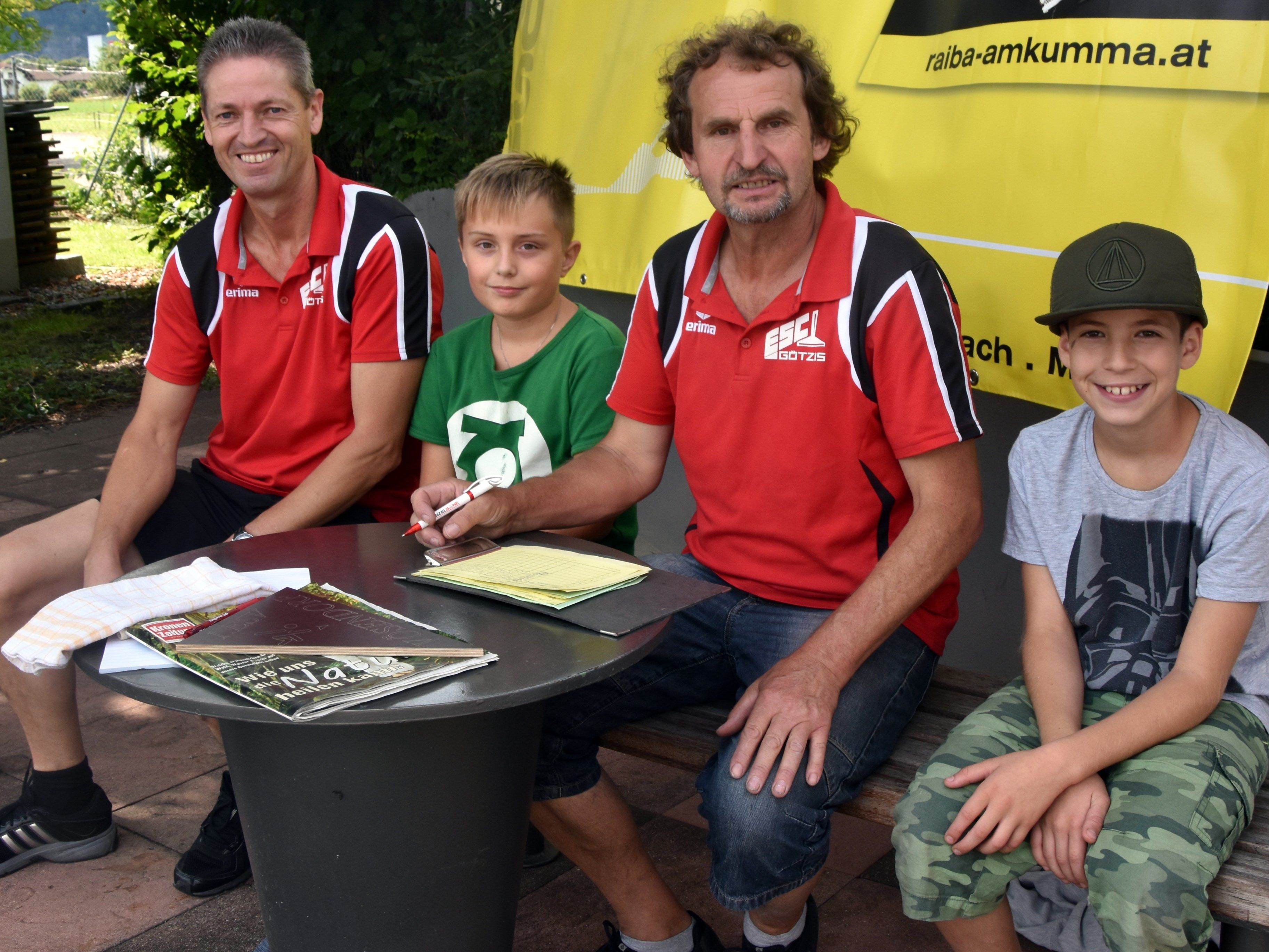 Obmann Paul Siegele, Phillip Mayer, Kassier Johann Strasser und Benedikt Böckle