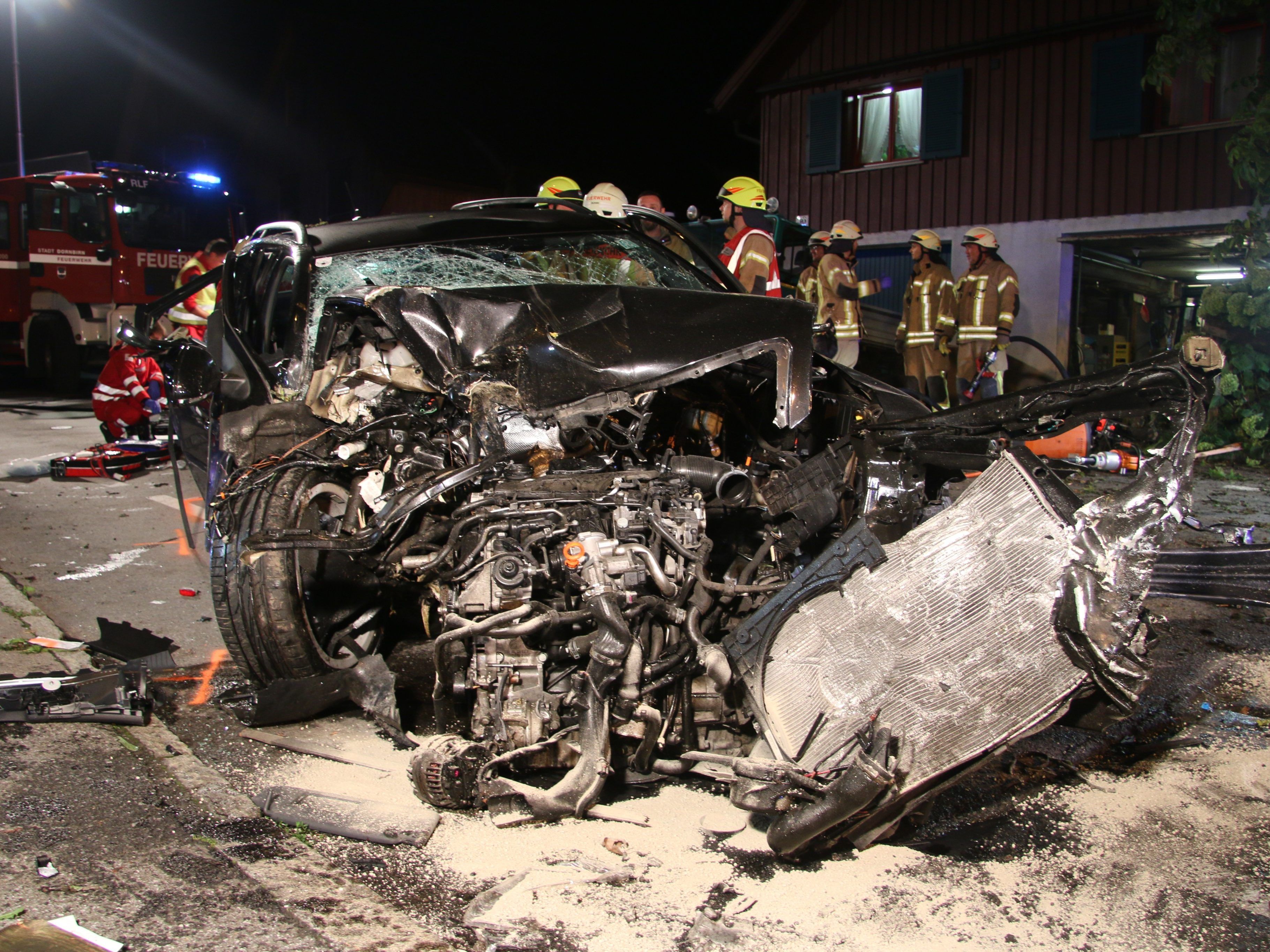 Ein Unfall in der Nacht auf Freitag forderte zwei Schwerverletzte.