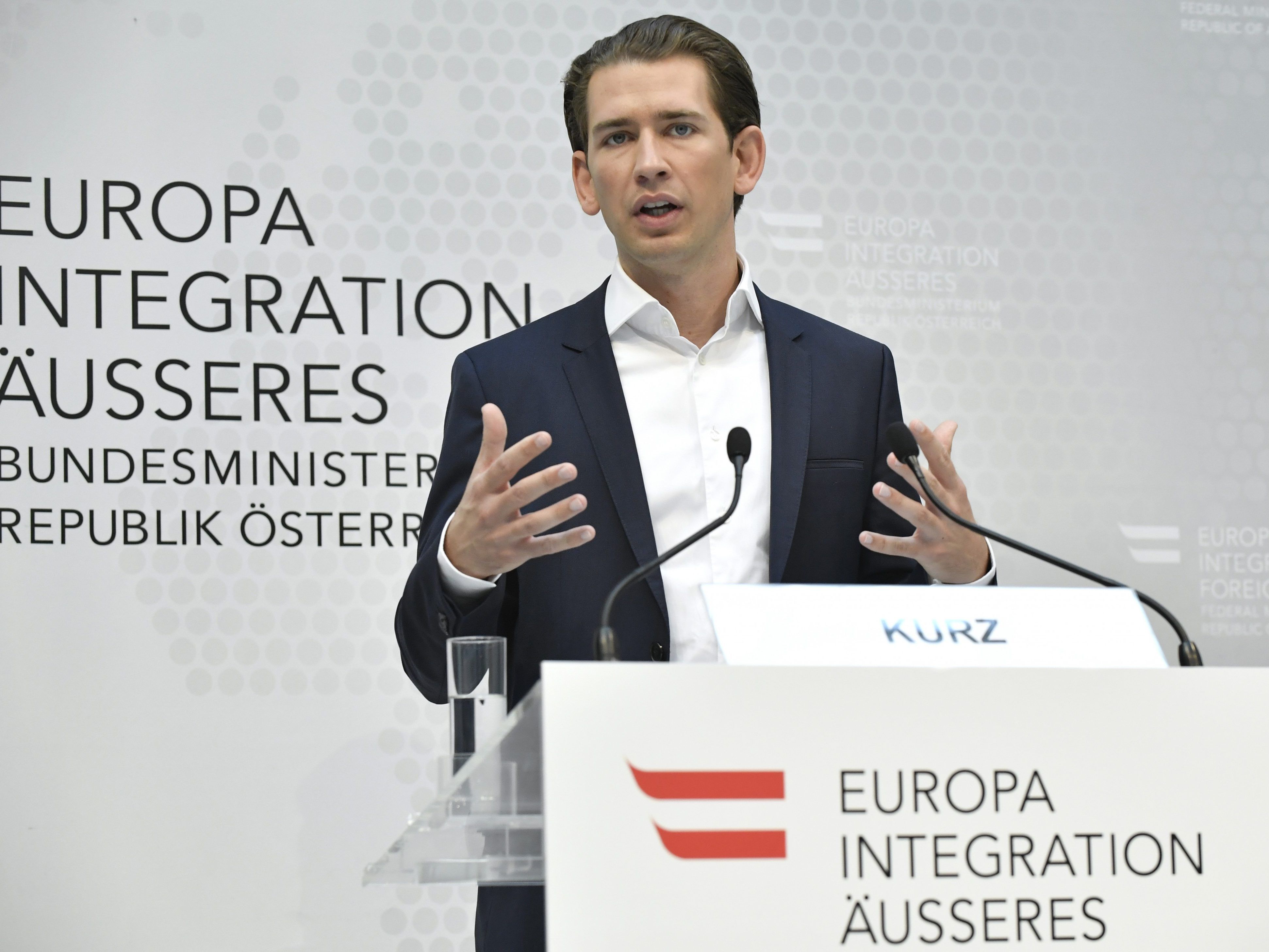Sebastian Kurz hat ein ausgeklügeltes System um bei den Wählern zu punkten. Sebastian Kurz hat ein ausgeklügeltes System um bei den Wählern zu punkten.