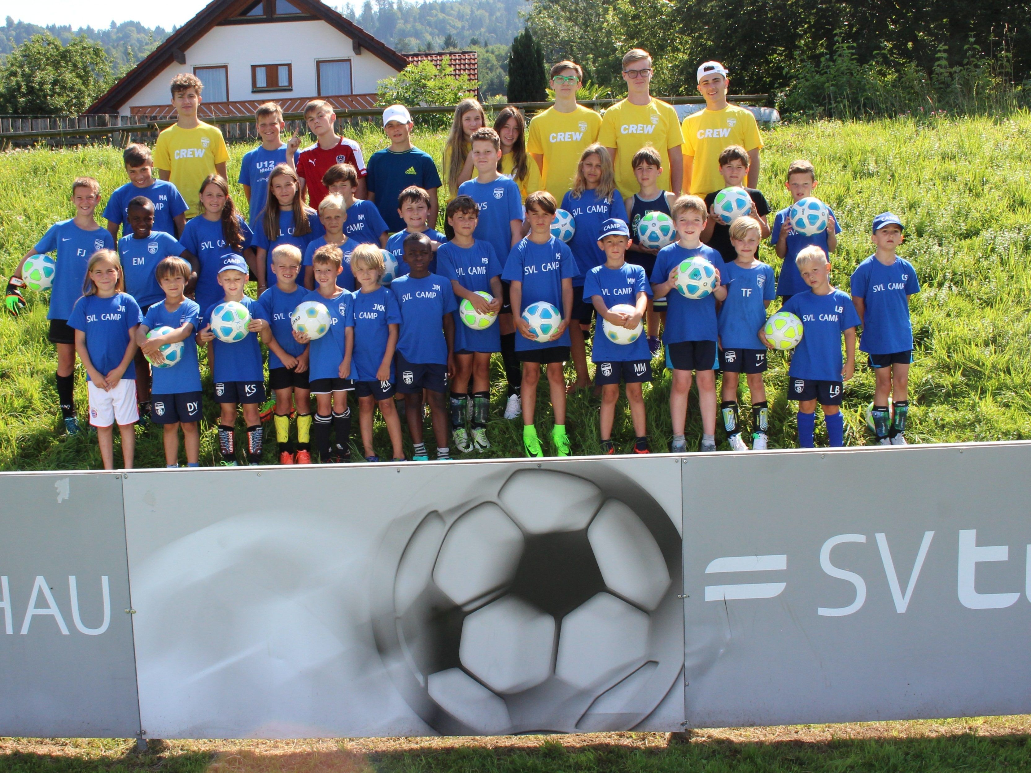 Der SV Typico Lochau lud im Rahmen des Leiblachtaler Ferienprogramms die fußballbegeisterte Jugend zum „SPARK 7 Fußball Nachwuchs Camp“ ins Stadion Hoferfeld. Der SV Typico Lochau lud im Rahmen des Leiblachtaler Ferienprogramms die fußballbegeisterte Jugend zum „SPARK 7 Fußball Nachwuchs Camp“ ins Stadion Hoferfeld.
