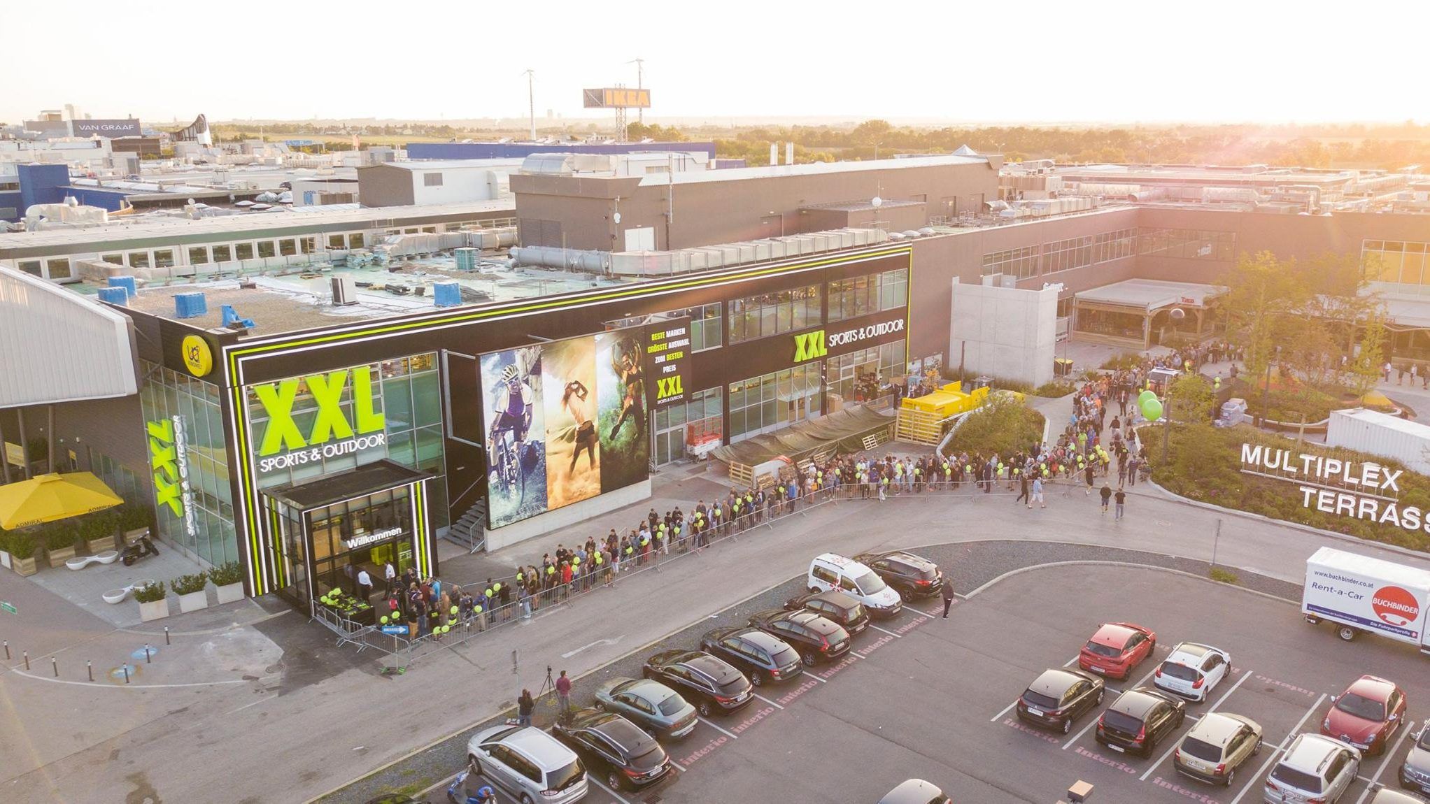 Riesenandrang bei XXLEröffnung in der SCS Wien Aktuell VIENNA.AT