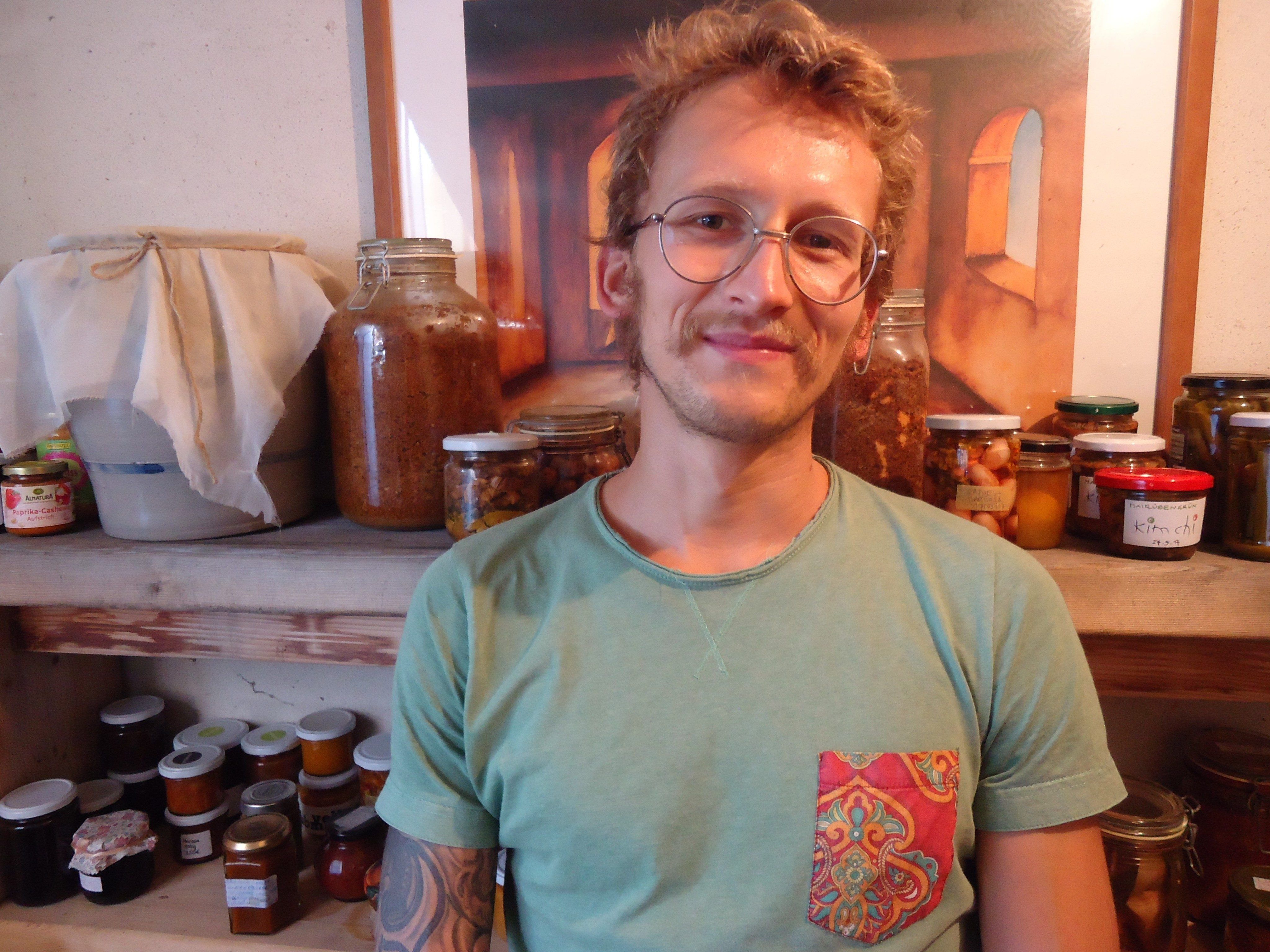 Sanjay Bösch führt am 7. September in der Bibliothek in die Welt des Fermentierens ein.