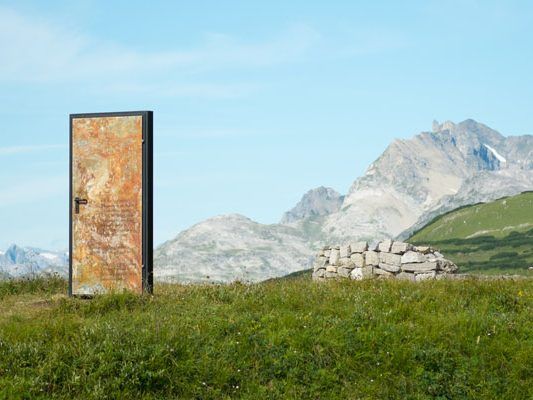 Eine temporäre Kunst-Installation am Grünen Ring in Lech Zürs am Arlberg.