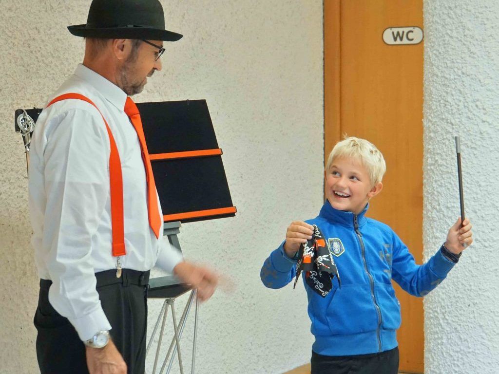 Die Tricks von Zauberer Thomasius verblüfften die kleinen und großen Besucher.