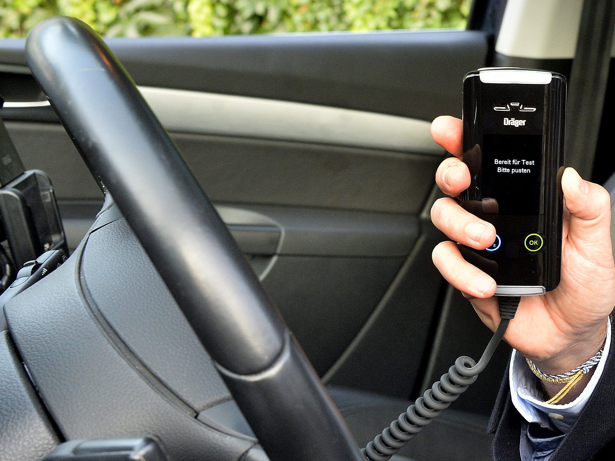 Ist ein Alkolock eingebaut, startet der Motor nur bei weniger als 0,1 Promille.