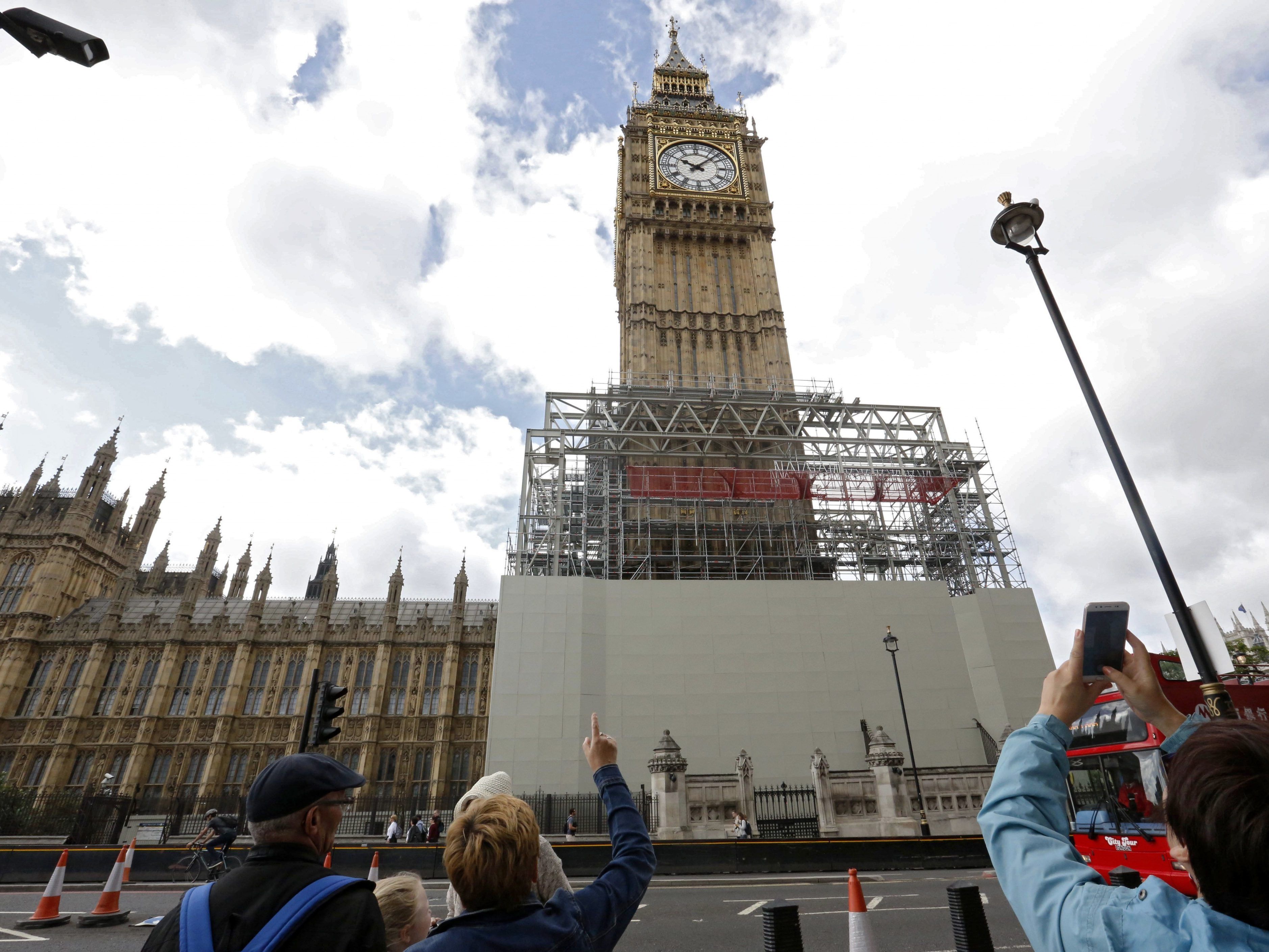 Der Big Ben muss renoviert werden.