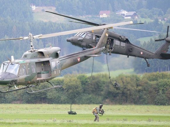 Bundesheer-Übung: Zusammenarbeit zwischen Land- und Luftstreitkräften bei Nacht wird trainiert