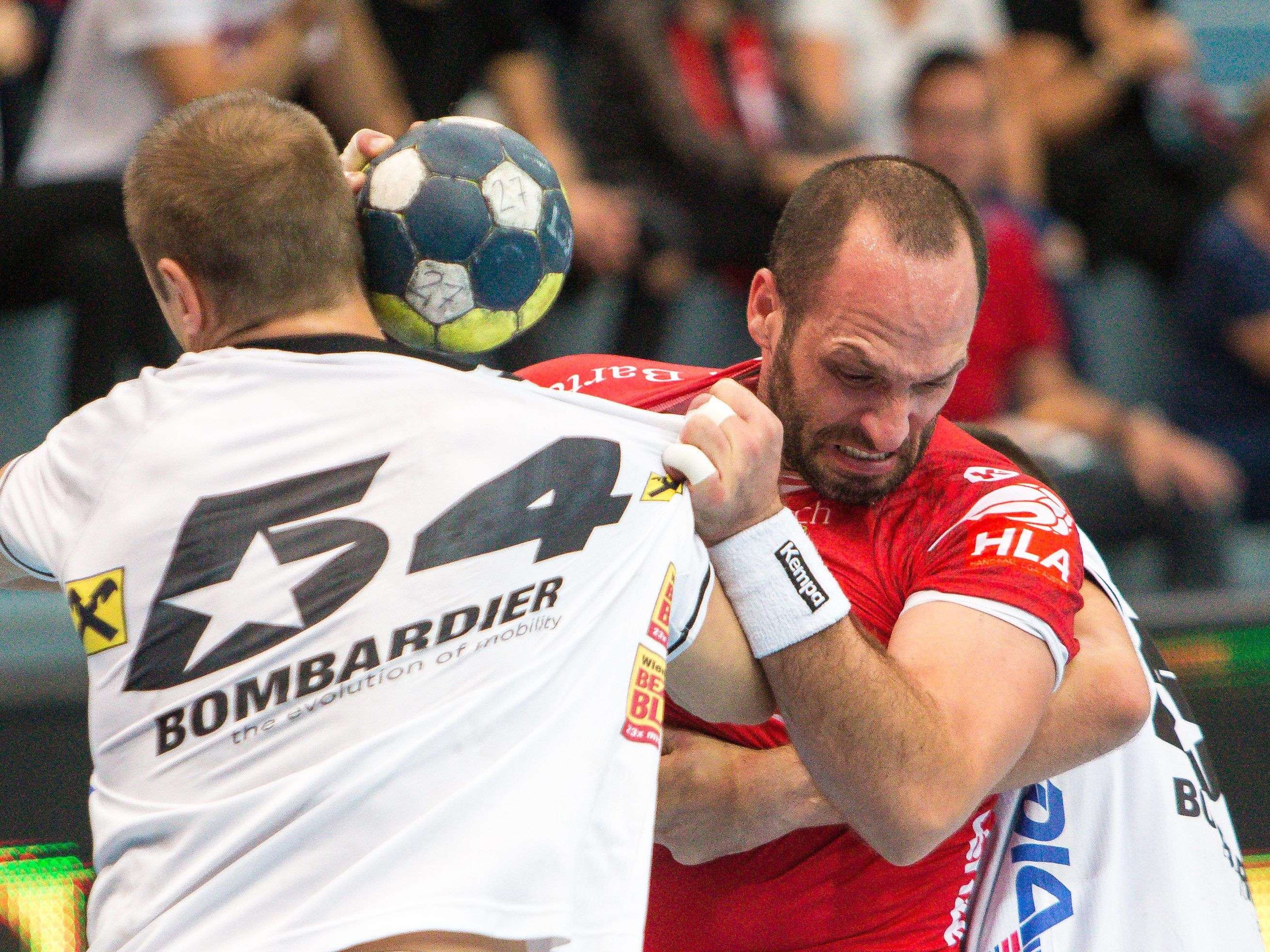 Handballmeister trifft auf Cupsieger. Handballmeister trifft auf Cupsieger.
