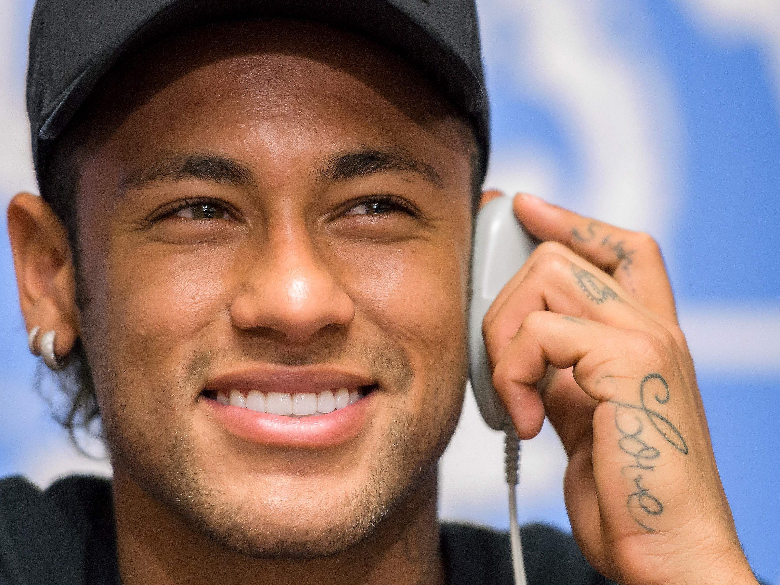 Neymar holt sich MMA-Fighter als Bodyguard. Neymar holt sich MMA-Fighter als Bodyguard.