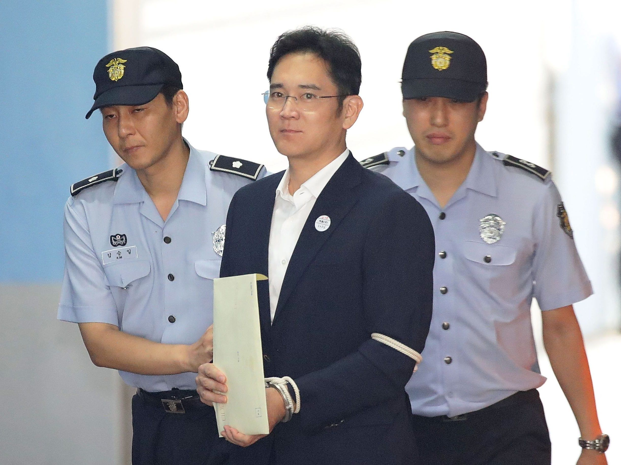 Samsung Erbe Lee Jae Yong muss für fünf Jahre ins Gefängnis.