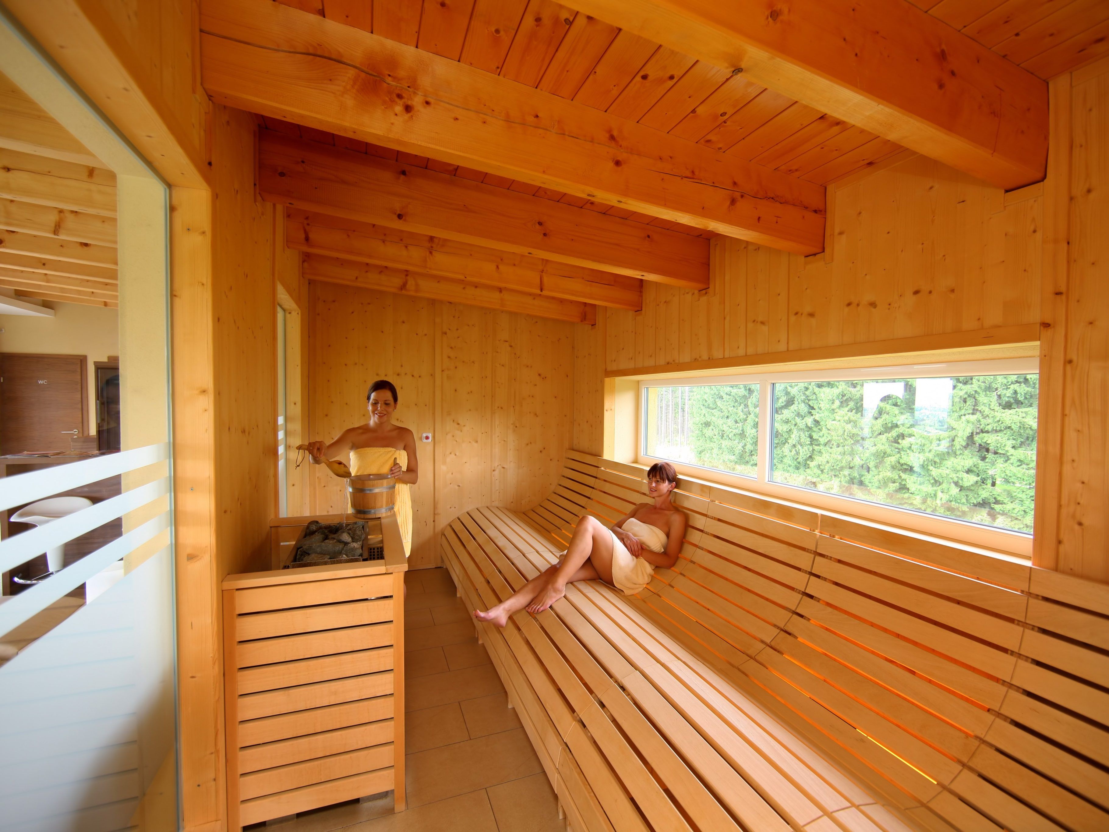 Feuer in der Sauna führte zur Evakuierung eines ganzen Gästehauses Feuer in der Sauna führte zur Evakuierung eines ganzen Gästehauses