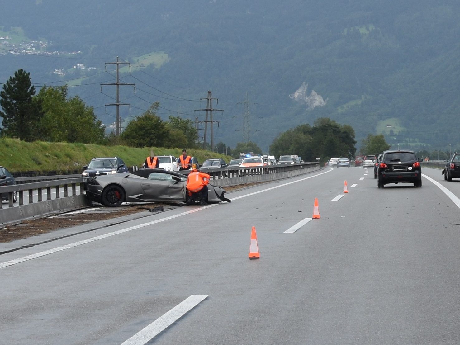 Der Sportwagen soll mehr als 200.000 Franken wert sein. Der Sportwagen soll mehr als 200.000 Franken wert sein.