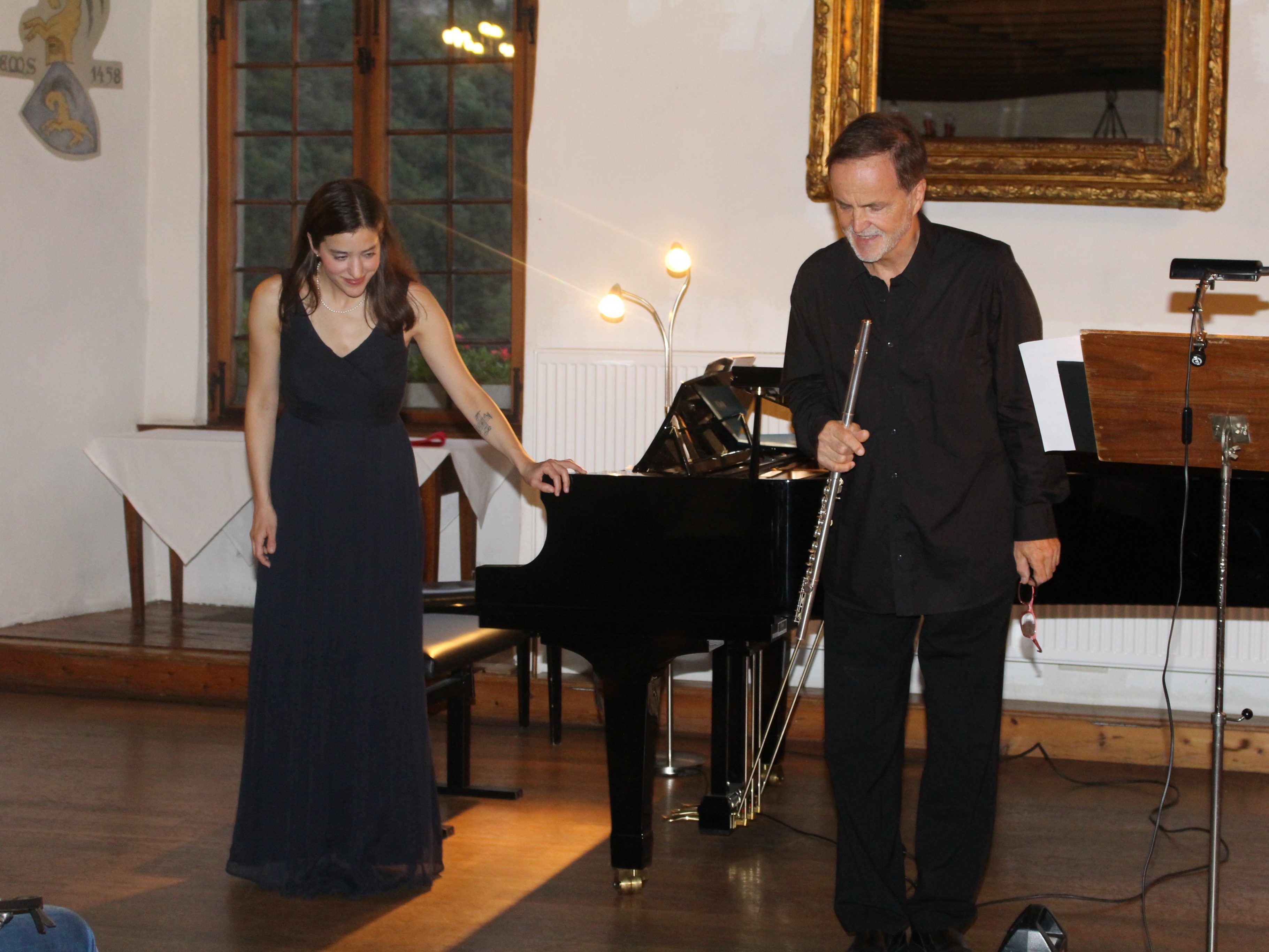 Agnes und Robert Wolf traten im Rittersaal der Schattenburg auf.