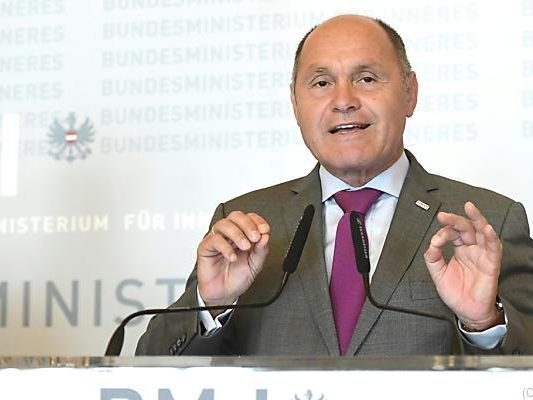 Innenminister Sobotka hält am Sicherheitspaket fest