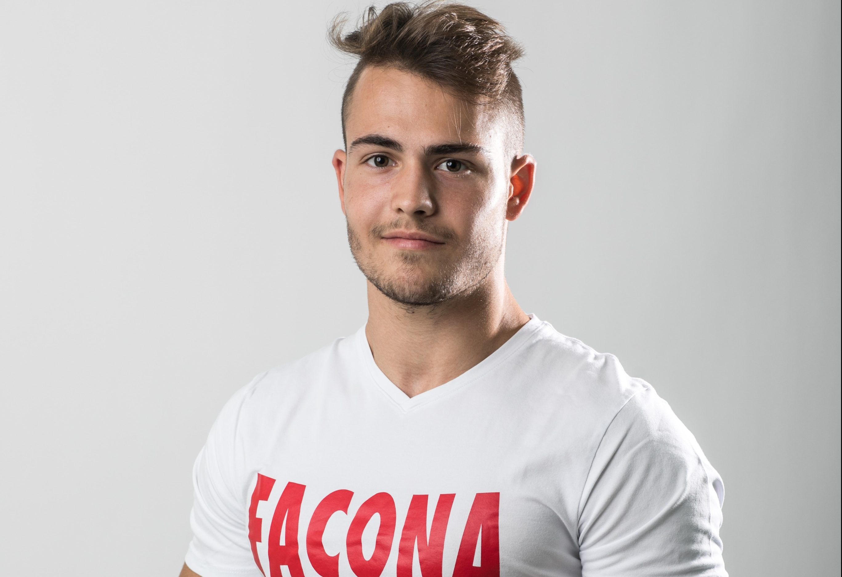 Dominik geht mit der Startnummer 2 ins Rennen. Dominik geht mit der Startnummer 2 ins Rennen.