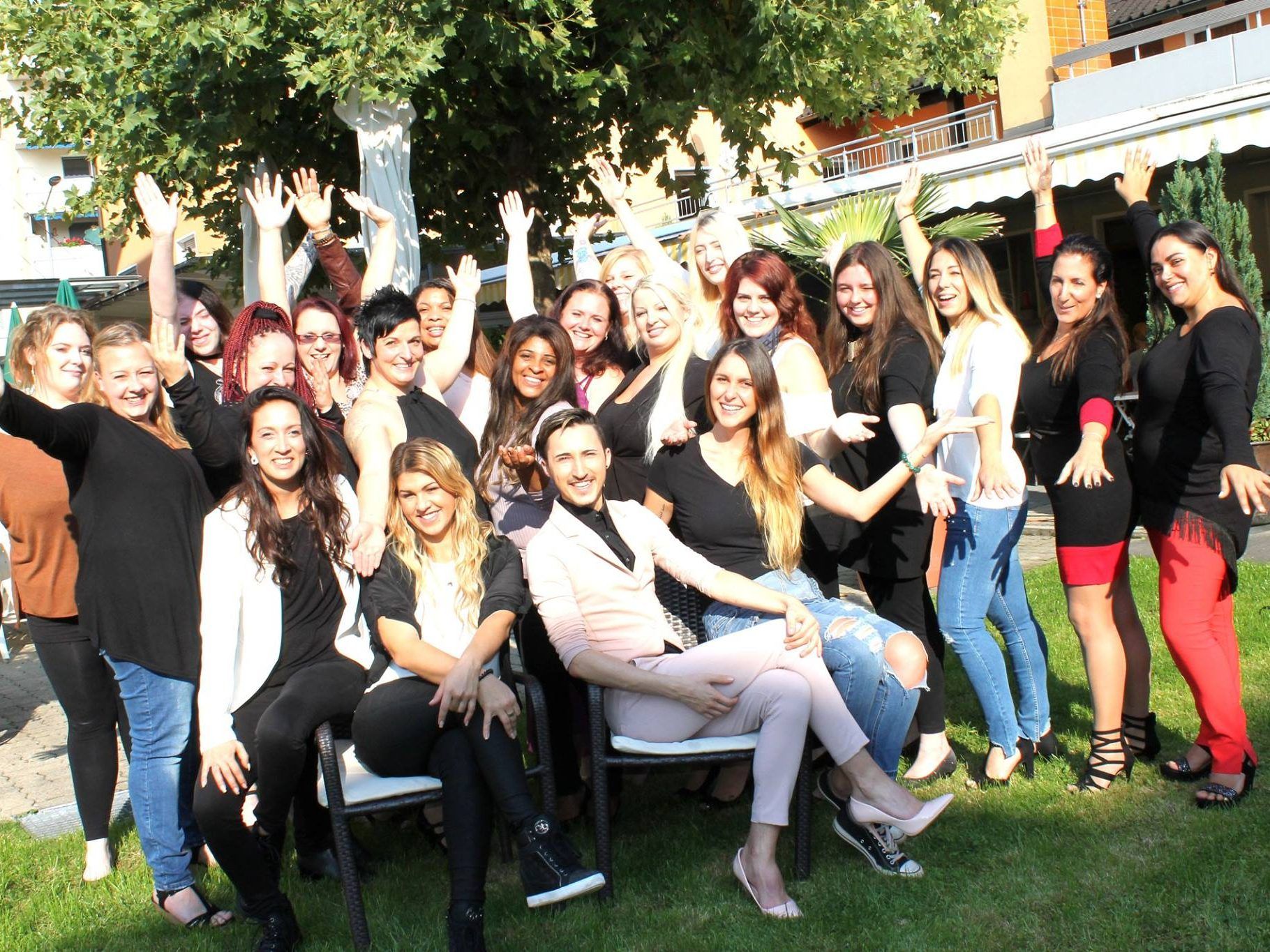 19 charmante Frauen wollen die Krone erobern und Miss Curves Österreich werden