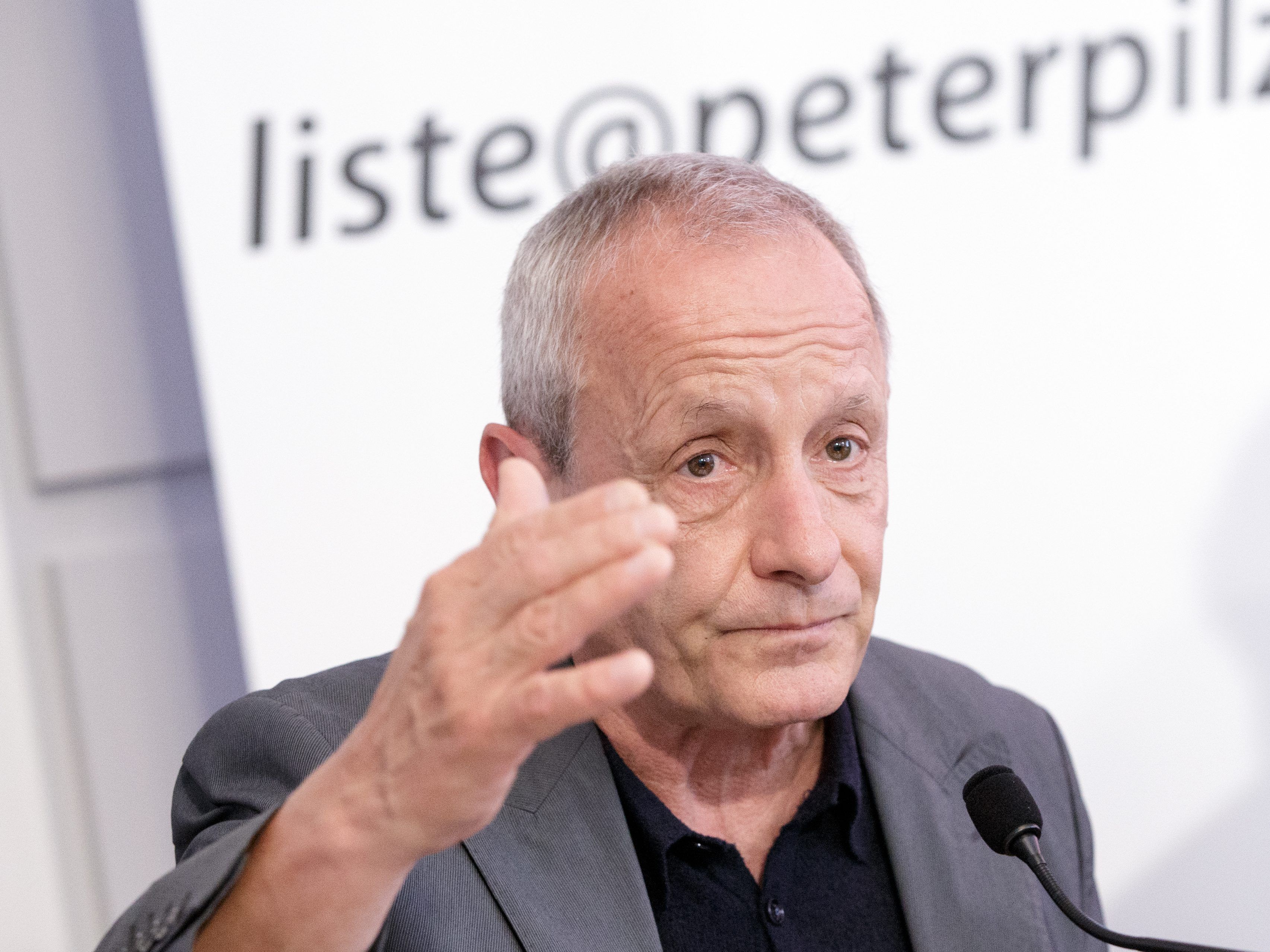 In den beiden letzten Umfragen der vergangenen Tage kamen die Grünen auf sechs bis acht und die Liste Pilz eben nur noch auf vier Prozent. In den beiden letzten Umfragen der vergangenen Tage kamen die Grünen auf sechs bis acht und die Liste Pilz eben nur noch auf vier Prozent.