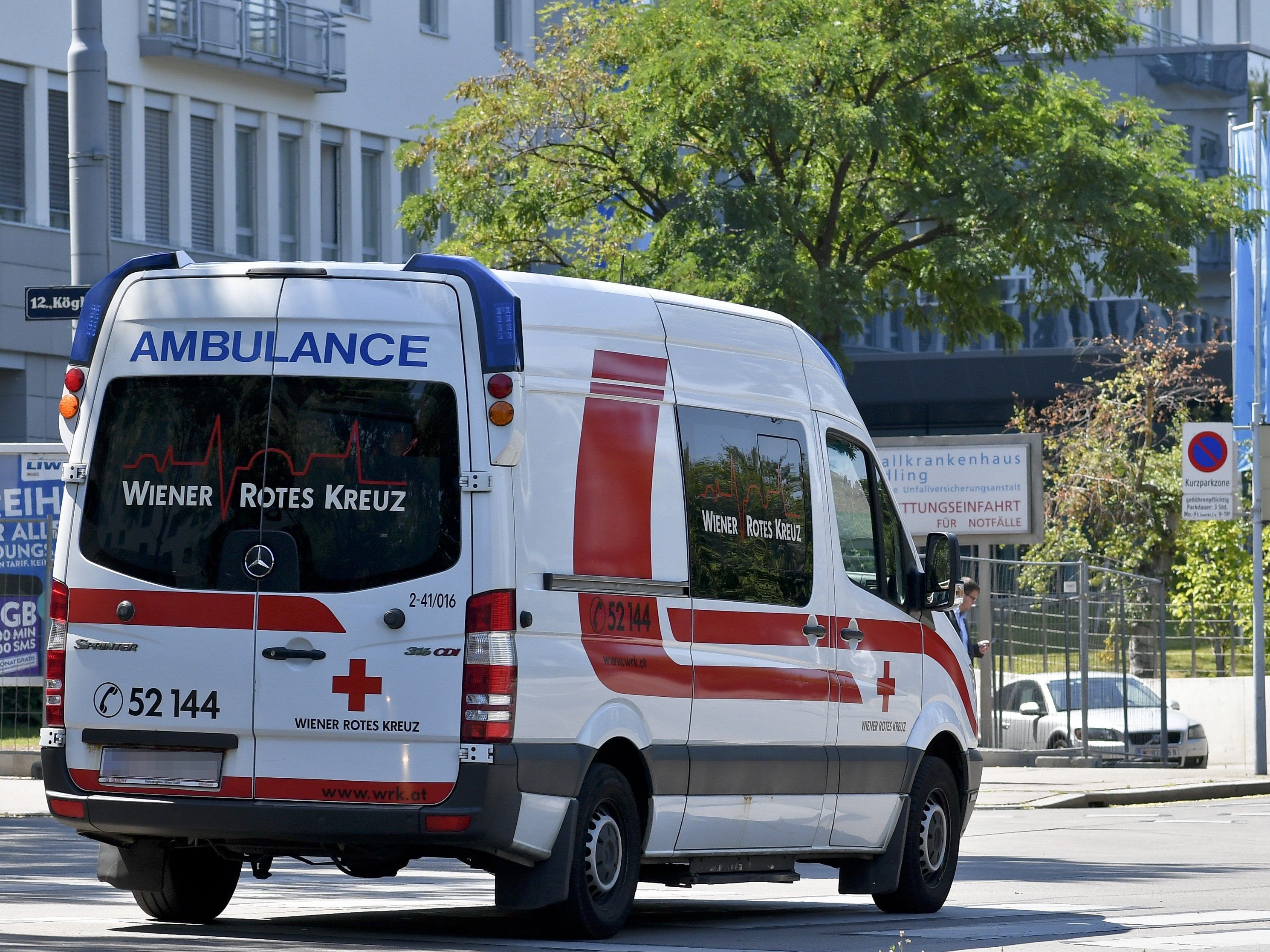 Vier Personen wurden bei dem Unfall leicht verletzt.