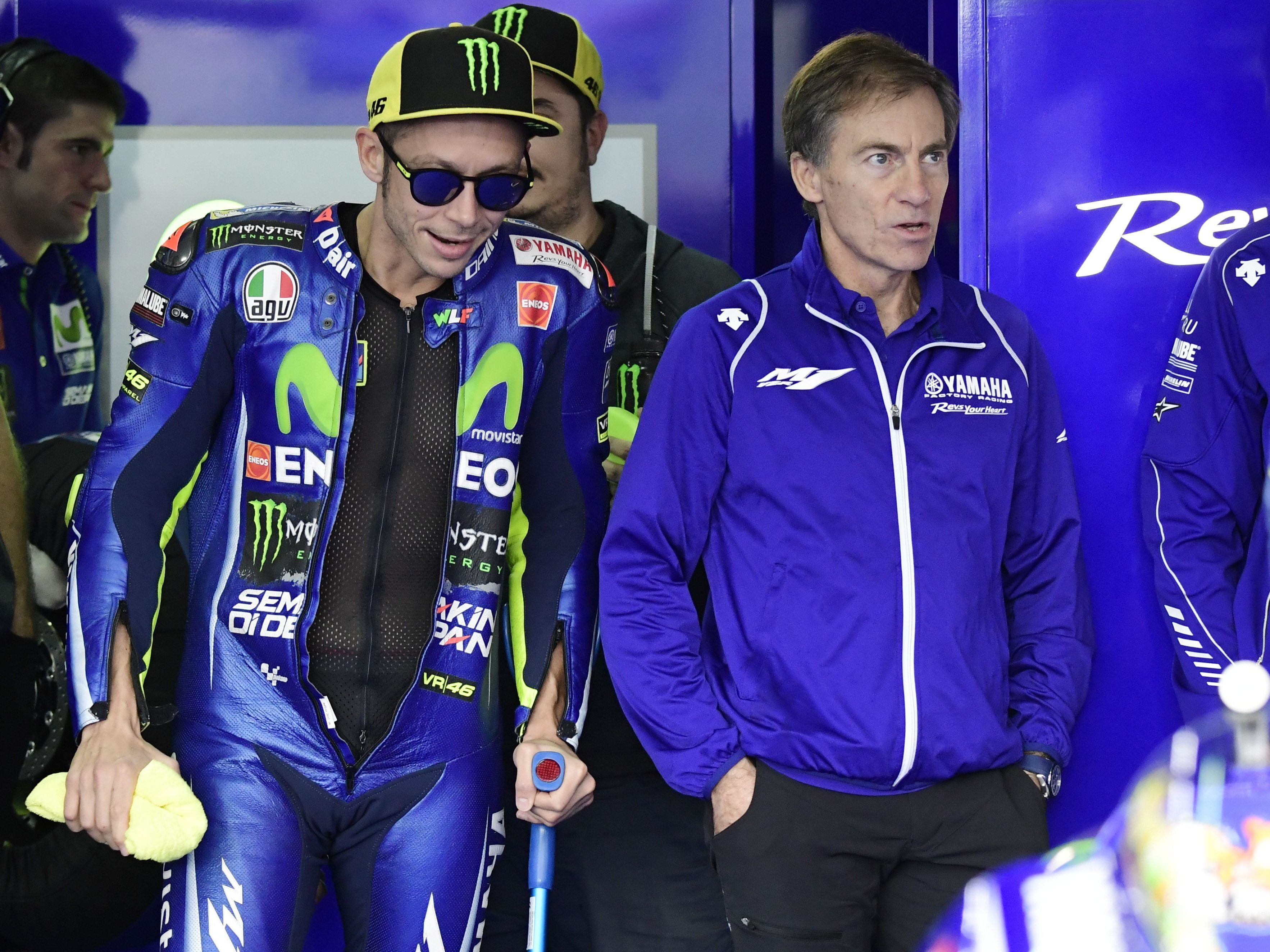 Nur 22 Tage nach seiner Verletzung gibt Valentino Rossi in Spanien bereits sein Comeback. Nur 22 Tage nach seiner Verletzung gibt Valentino Rossi in Spanien bereits sein Comeback.