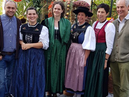 Organisationsteam des Erntedankmarktes: Thomas Laterner, Sybille Burtscher, Elisabeth zeiner-Sazmann, Ruth Burtscher, Andrea Schwarmann, Joesf Türtscher (v.l.) Organisationsteam des Erntedankmarktes: Thomas Laterner, Sybille Burtscher, Elisabeth zeiner-Sazmann, Ruth Burtscher, Andrea Schwarmann, Joesf Türtscher (v.l.)