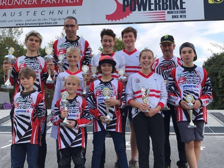 Das erfolgreiche BMX-Sparkassenteam bei der DSM Das erfolgreiche BMX-Sparkassenteam bei der DSM