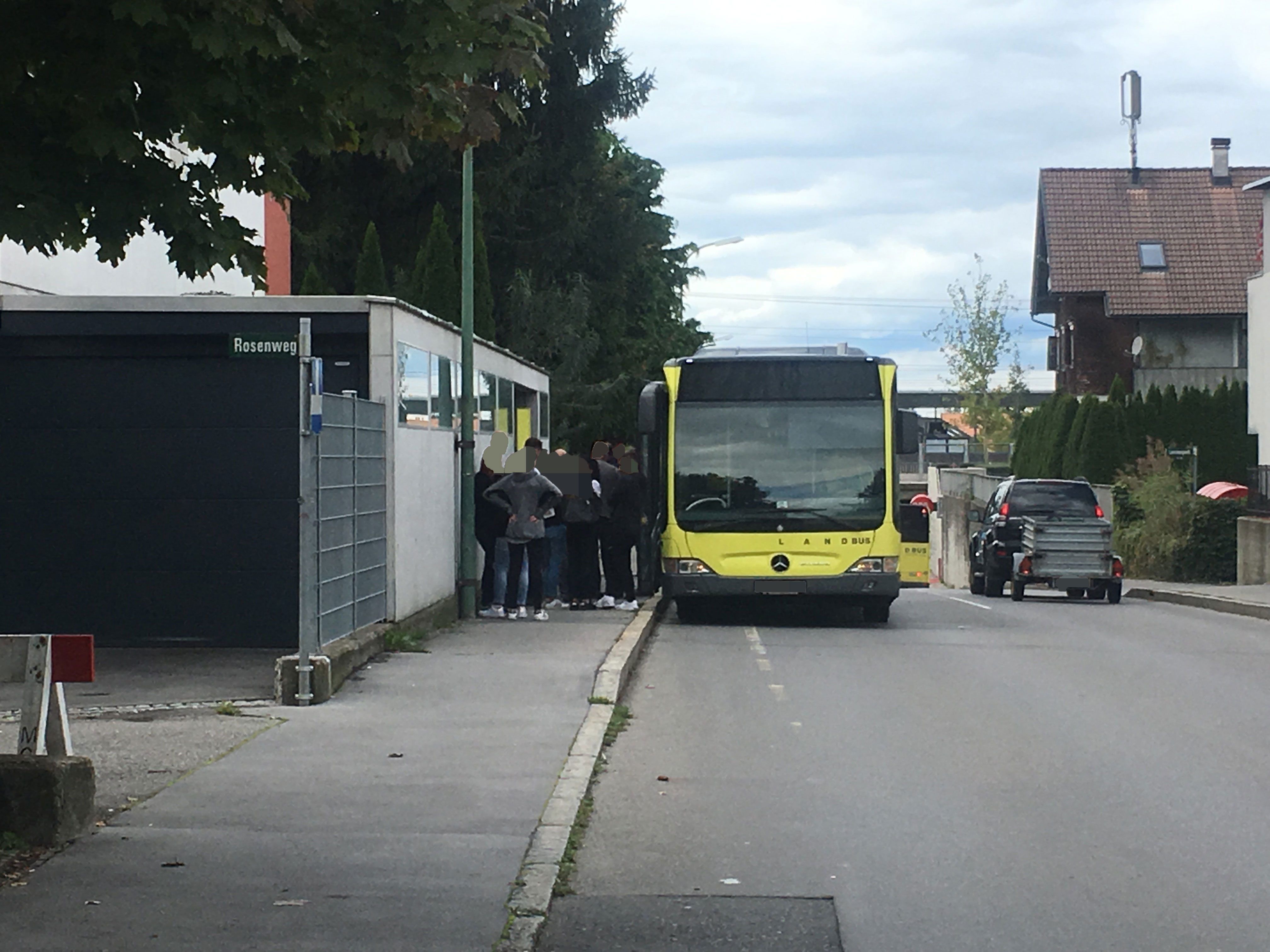 Ein Passagier bedrohte im Landbus die Fahrerin mit einer Waffe.