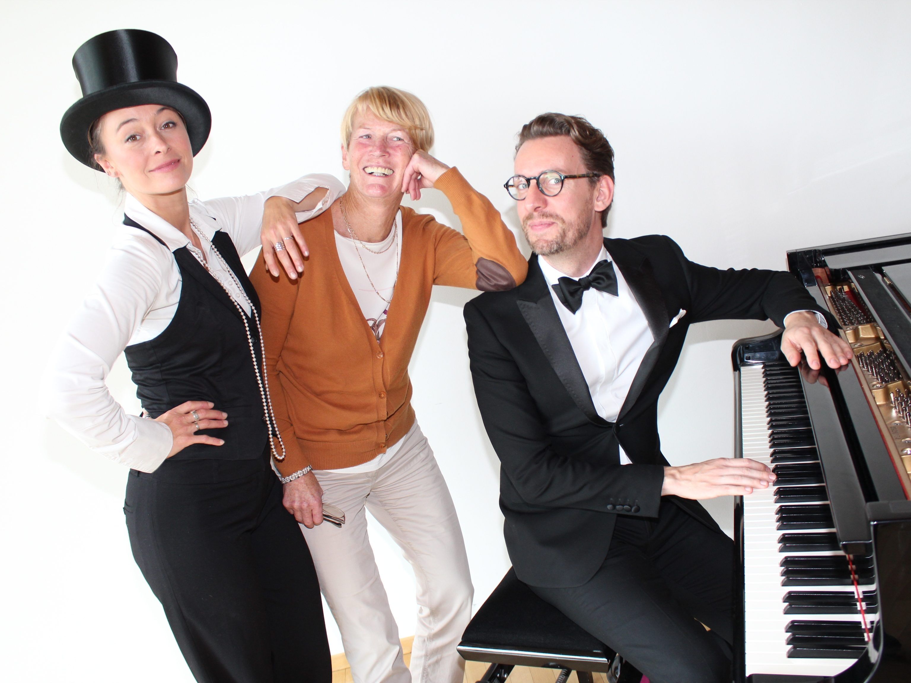 Veronika Traber (Bildmitte) mit ihrer Tochter Isabella Rapp sowie Mathias Weibrich. Veronika Traber (Bildmitte) mit ihrer Tochter Isabella Rapp sowie Mathias Weibrich.