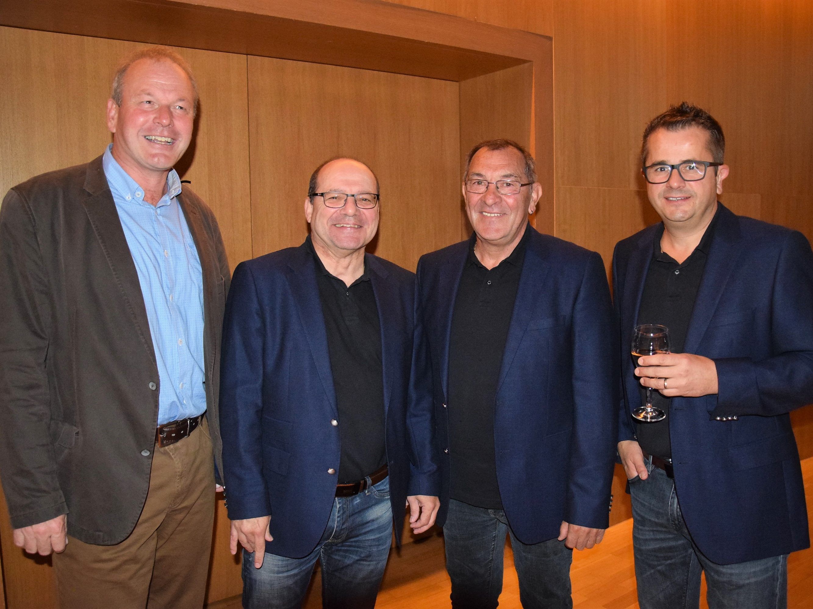 v.l. Bürgermeister Christian Loacker, Walter Weber, Sigi Österle und OK Präsident Christoph Kathan v.l. Bürgermeister Christian Loacker, Walter Weber, Sigi Österle und OK Präsident Christoph Kathan