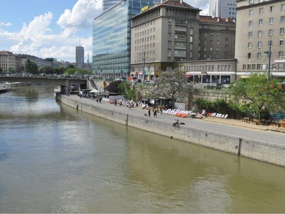 Der Mann wurde in der Nacht auf Sonntag aus dem Donaukanal gerettet.