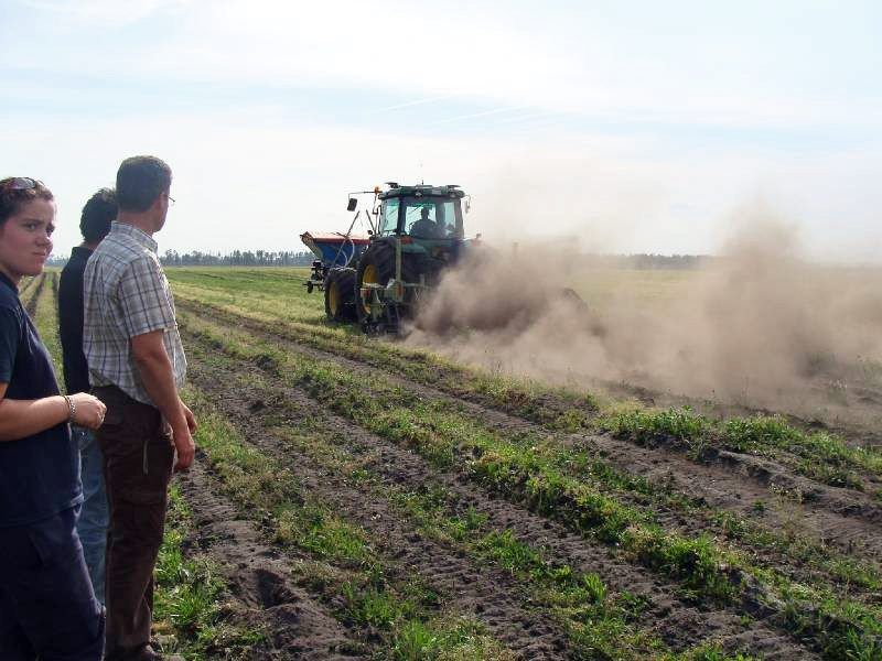 Der Film zeigt bislang kaum bekannte Zusammenhänge zwischen Intensiv-Landwirtschaft und Klimawandel auf. Der Film zeigt bislang kaum bekannte Zusammenhänge zwischen Intensiv-Landwirtschaft und Klimawandel auf.