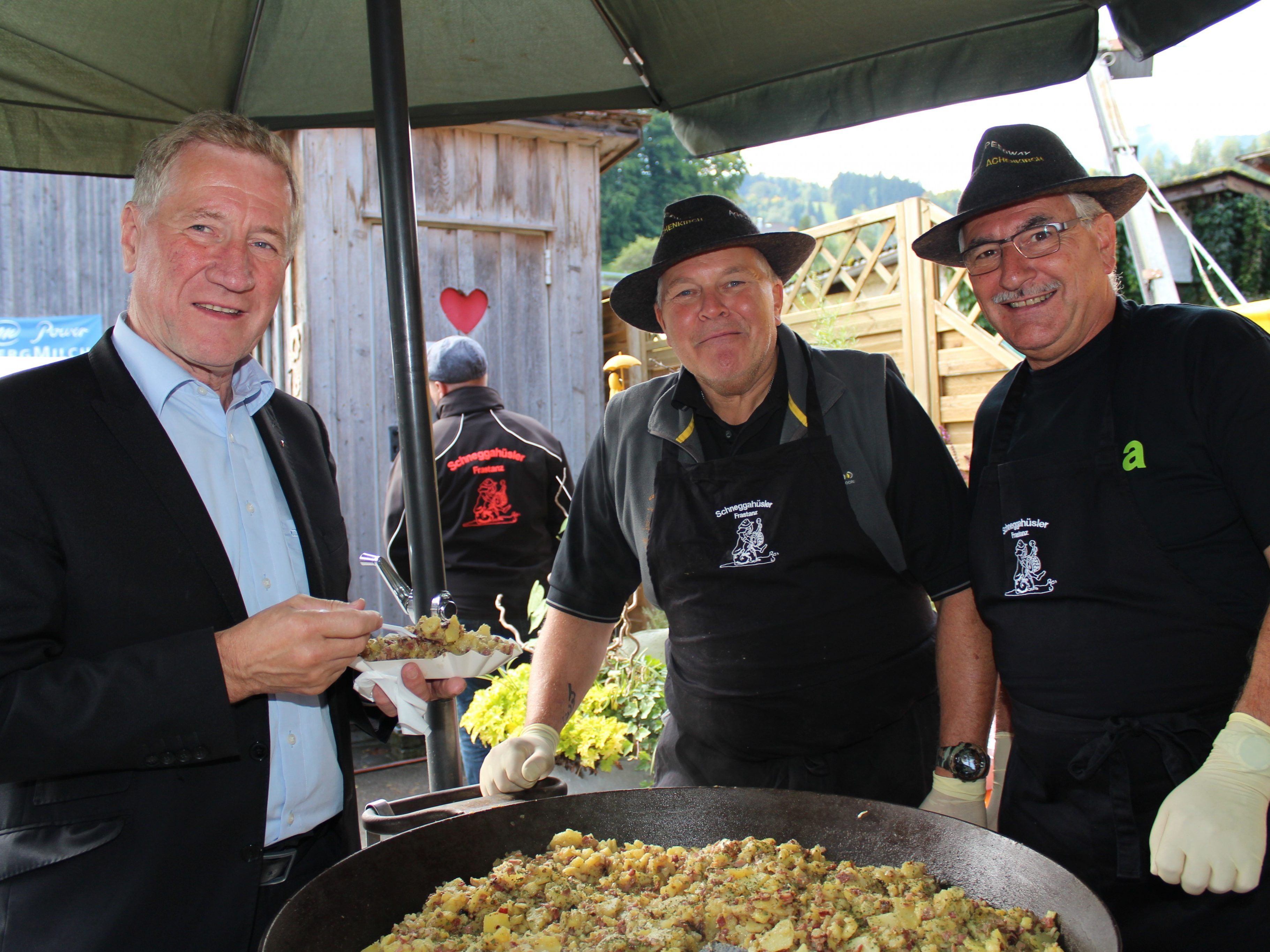 Landesrat Erich Schwärzler besuchte das Hoffest auf dem Hubertushof. Landesrat Erich Schwärzler besuchte das Hoffest auf dem Hubertushof.