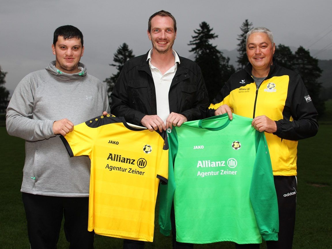 Der sportliche Leiter Andre Vernik mit Sponsor Klaus Zeiner und Obmann Ernst Gassner