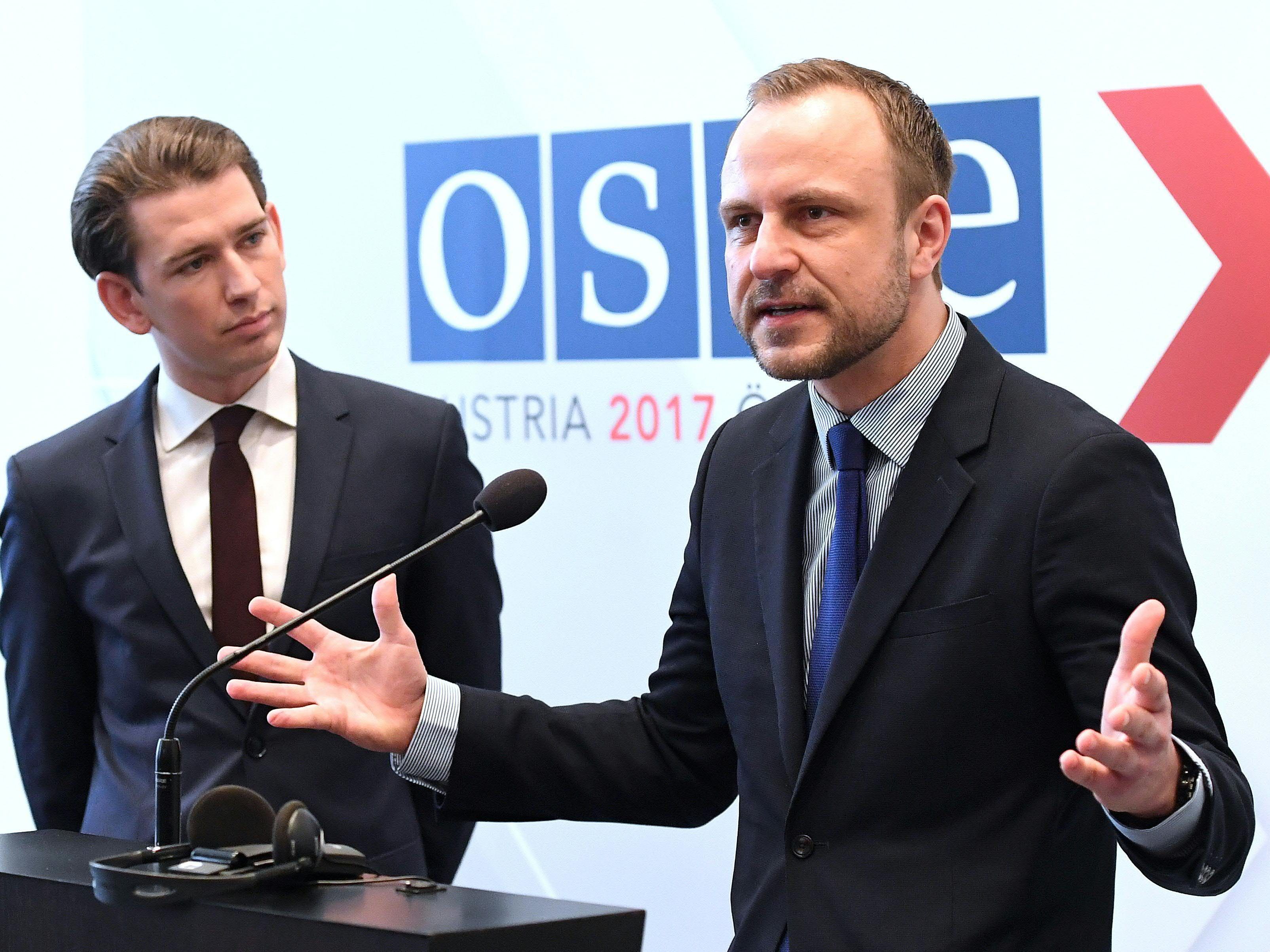 Kurz und Neumann bei einer OSZE-Pressekonferenz.