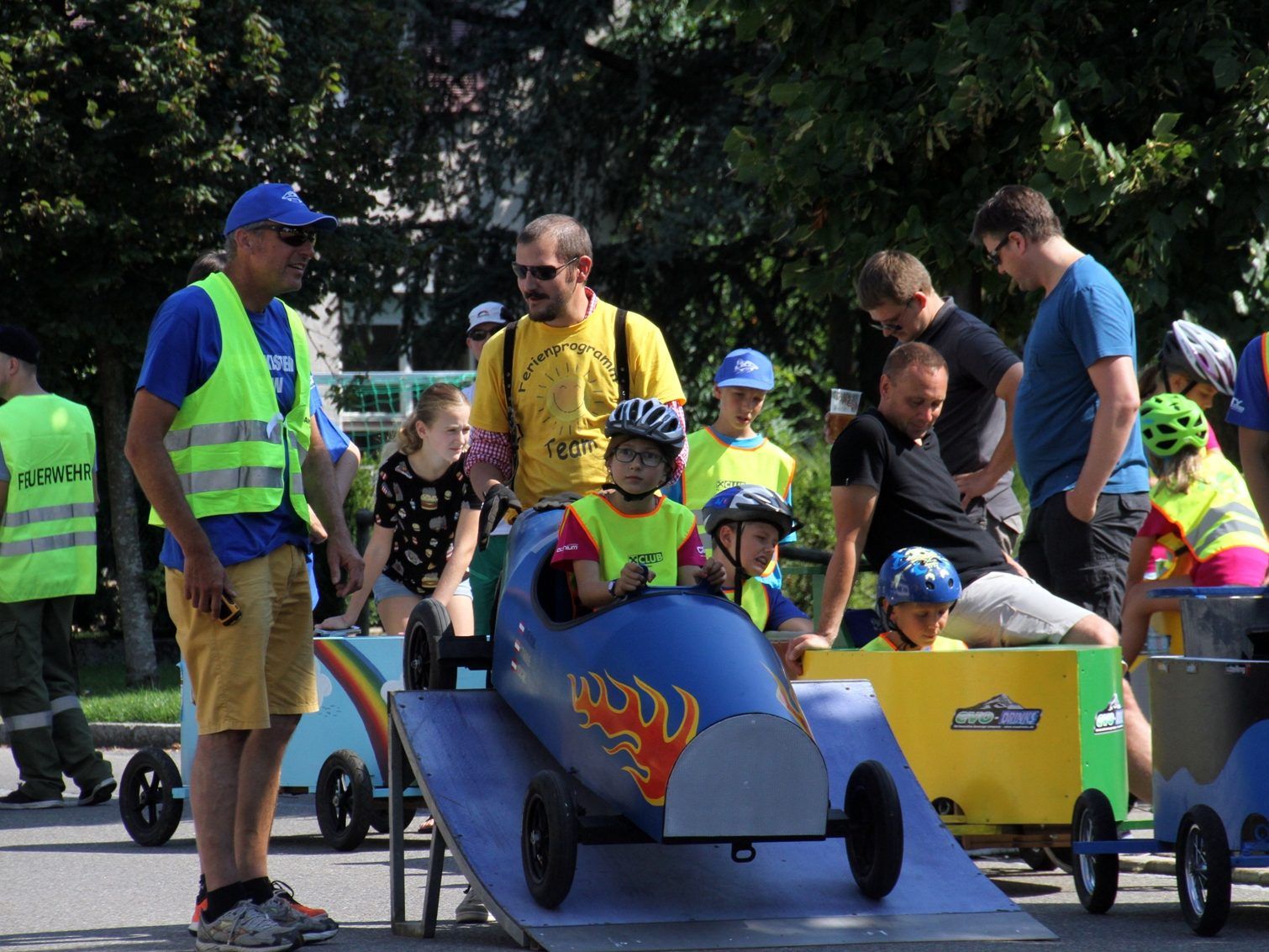 Alles freut sich auf das große Ferienproramm-Abschlussfest mit dem traditionellen Seifenkistenrennen am kommenden Samstag. Alles freut sich auf das große Ferienproramm-Abschlussfest mit dem traditionellen Seifenkistenrennen am kommenden Samstag.