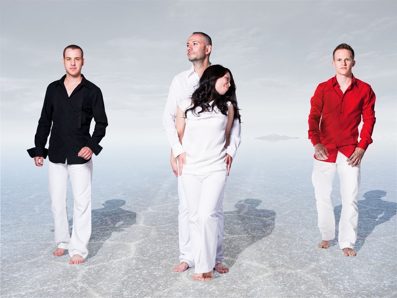 The Wave Quartet wurde 2008 von Bogdan Bacanu gegründet. Vier Künstler am Marimaphon - Bogdan Bacanu, Christoph Sietzen, Vladi Petrov und Emiko Uchiyama - begeistern das Konzert Publikum weltweit The Wave Quartet wurde 2008 von Bogdan Bacanu gegründet. Vier Künstler am Marimaphon - Bogdan Bacanu, Christoph Sietzen, Vladi Petrov und Emiko Uchiyama - begeistern das Konzert Publikum weltweit