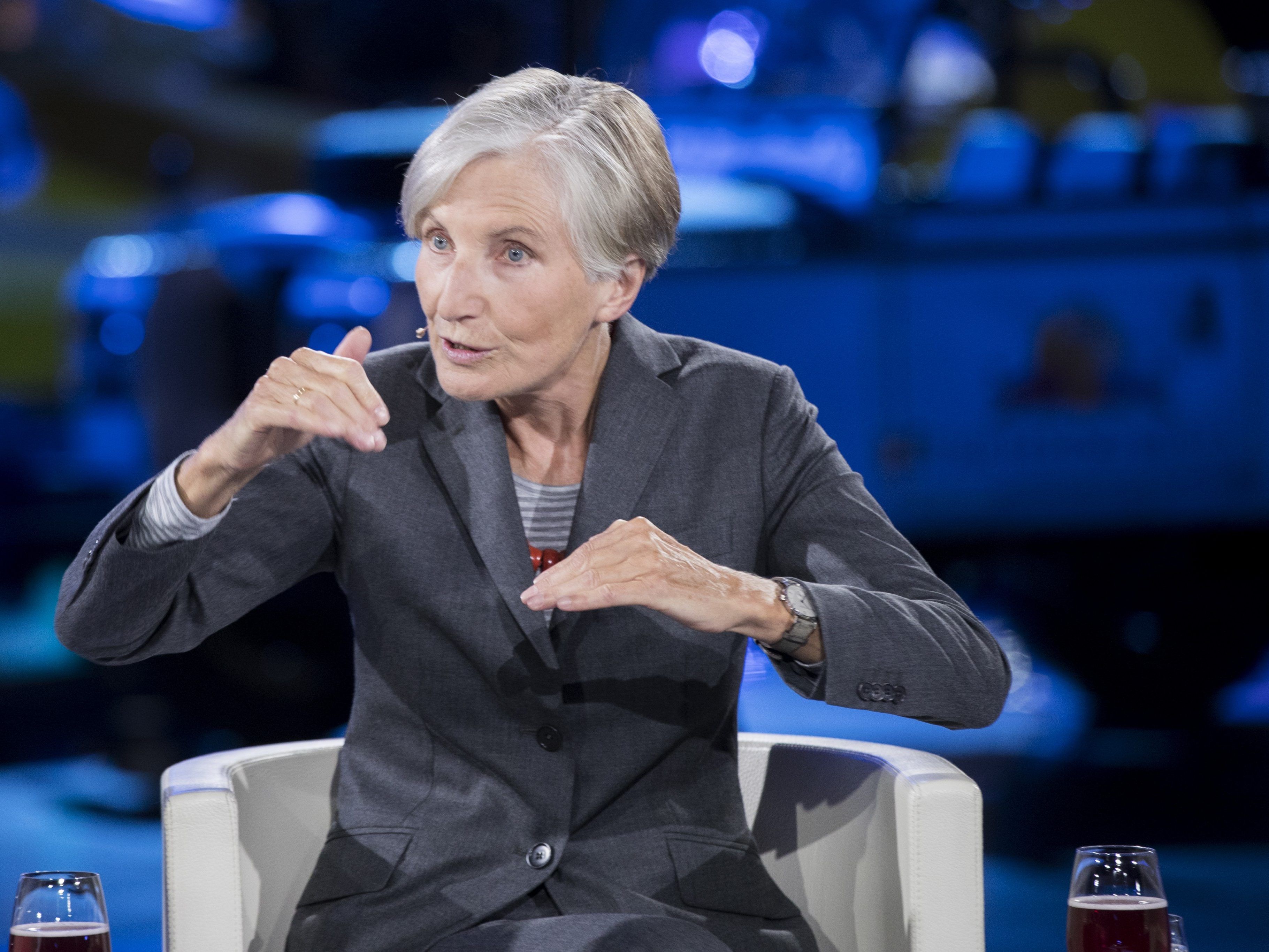 Irmgard Griss und Matthias Strolz diskutierten mit Bürgern über Europa, Jobs und die Probelem der Über-50-Jährigen. Irmgard Griss und Matthias Strolz diskutierten mit Bürgern über Europa, Jobs und die Probelem der Über-50-Jährigen.