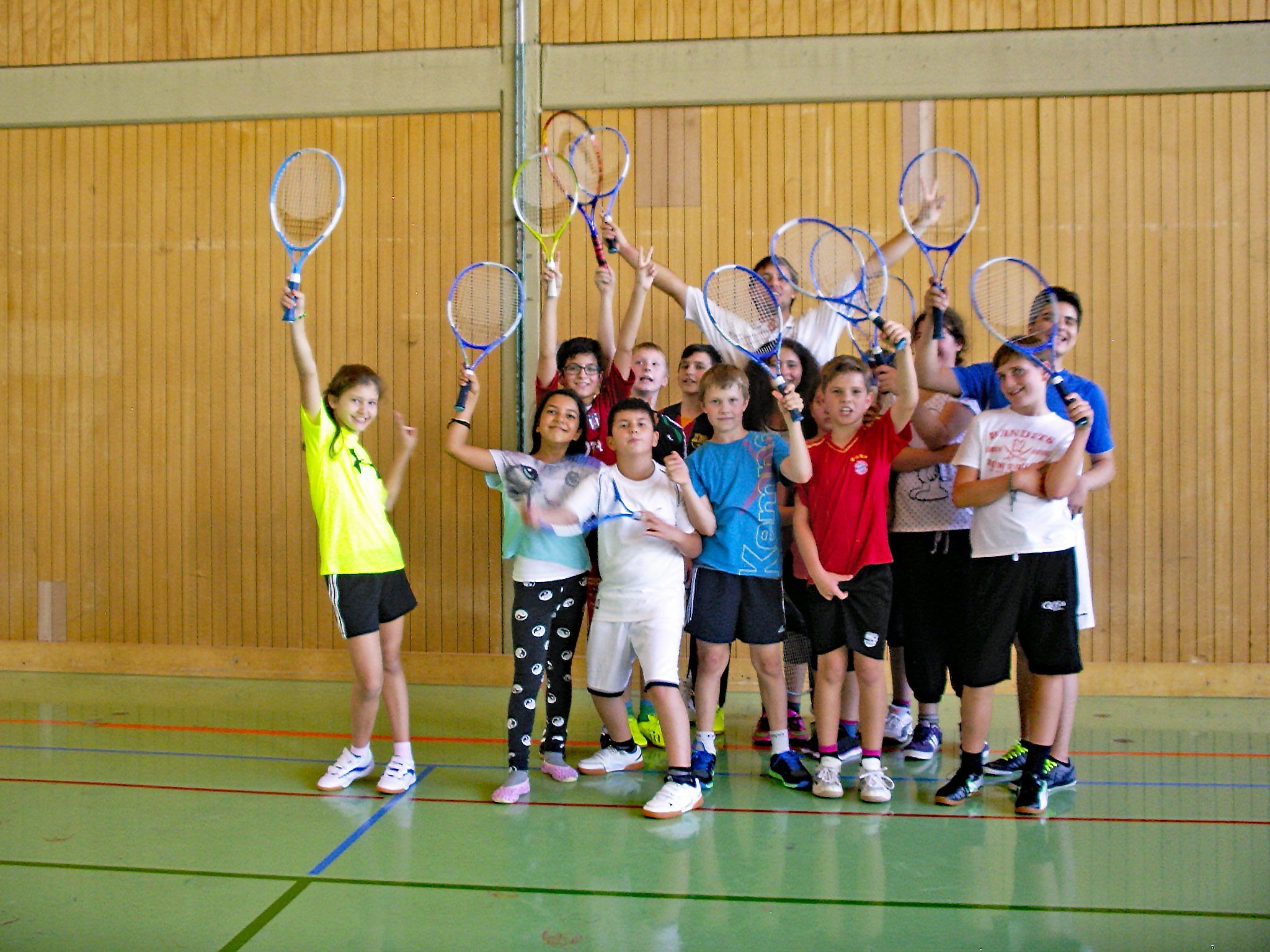 Der Tennisclub Lauterach führt den Nachwuchs in den weißen Sport ein.