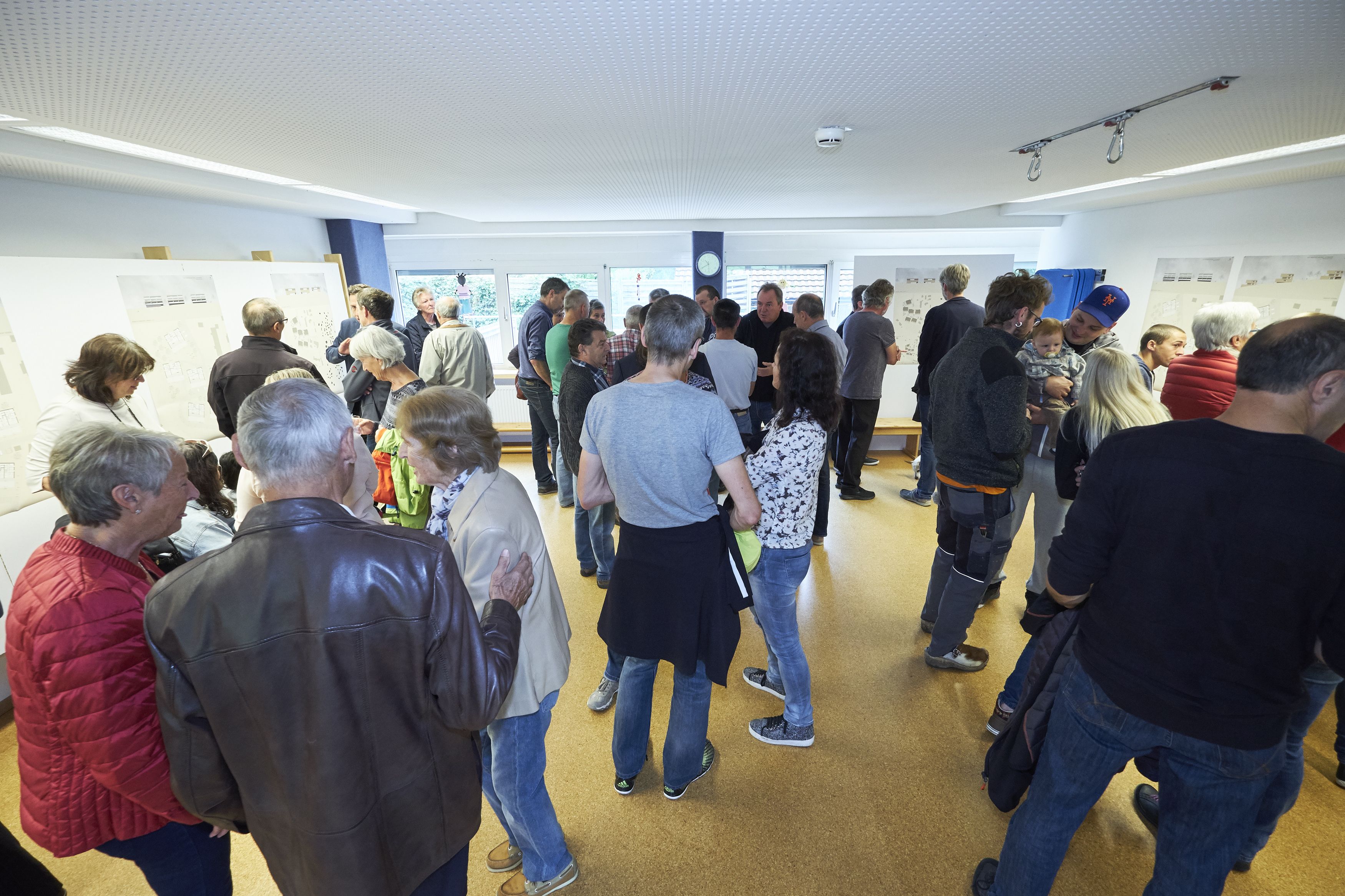 Rund 200 Interessierte folgten der Einladung der Projektbetreiber Hinteregger project und i+R Wohnbau zur Präsentation am Samstag, den 16.9.2017 von „Wohnen am Knie“ in Dornbirn. Rund 200 Interessierte folgten der Einladung der Projektbetreiber Hinteregger project und i+R Wohnbau zur Präsentation am Samstag, den 16.9.2017 von „Wohnen am Knie“ in Dornbirn.