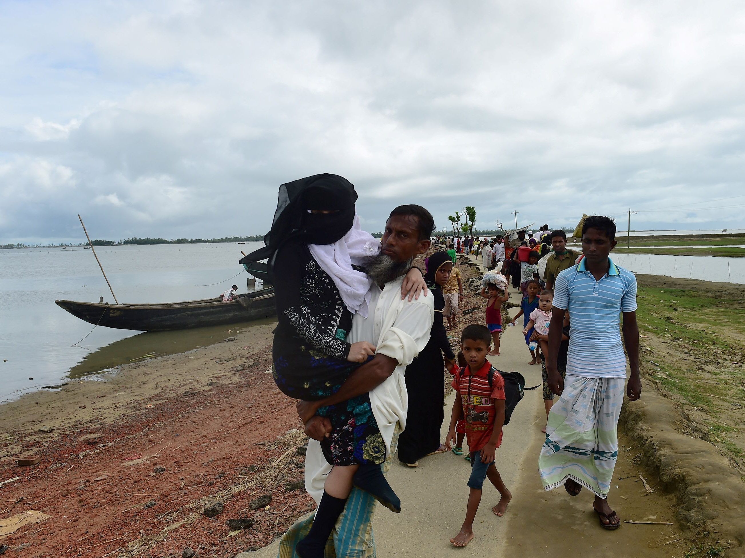 Das rote Kreuz soll die Menschen in Myanmar unterstützen.