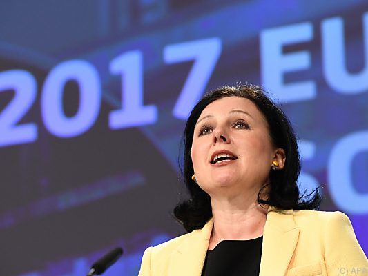 EU-Justizkommissarin Vera Jourova: "Tag, an dem wir Geschichte schreiben" EU-Justizkommissarin Vera Jourova: "Tag, an dem wir Geschichte schreiben"