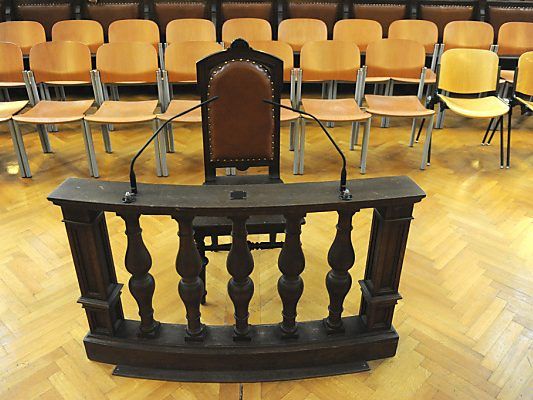 Dem 15-Jährigen droht auch die Einweisung in eine Anstalt