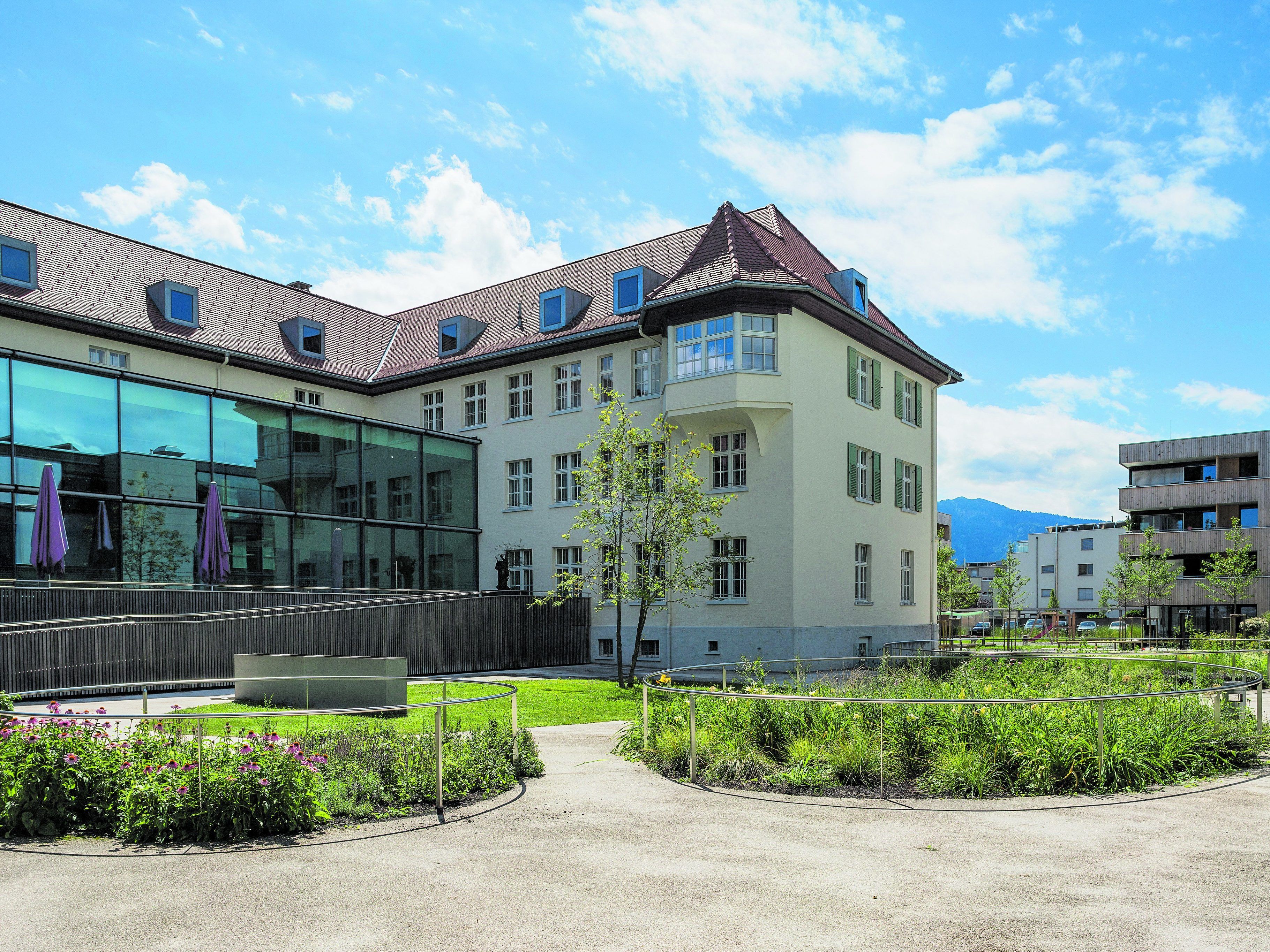Der Altbau wurde ins Zentrum der Konfiguration gerückt.