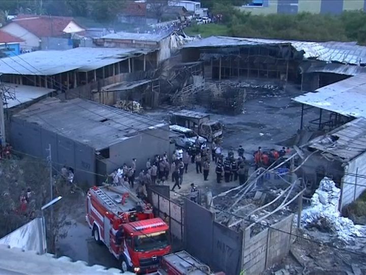 Die Explosion hinterließ Dutzende Tote, stechenden Chemikalien-Geruch und versengte Natur.