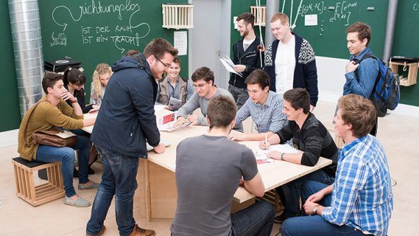 2017_student_for_a_day_bwl_125740_mz_750x422