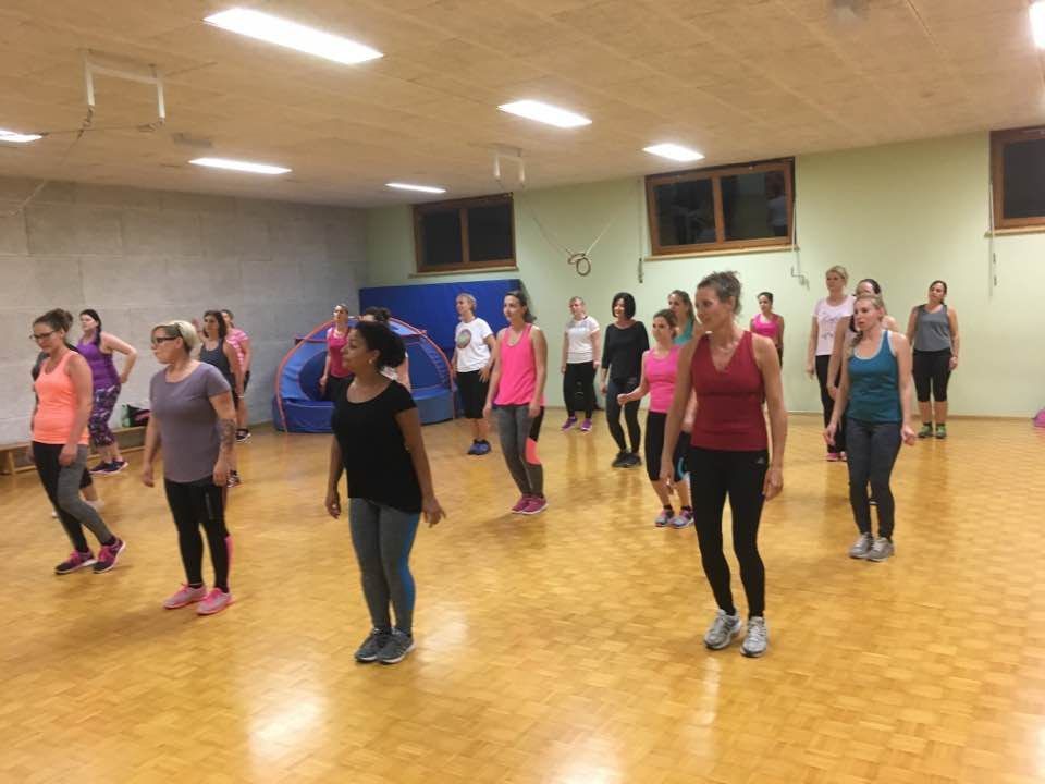 Im Kindergarten Altenstadt gibt Renata Algeria Zumba-Stunden